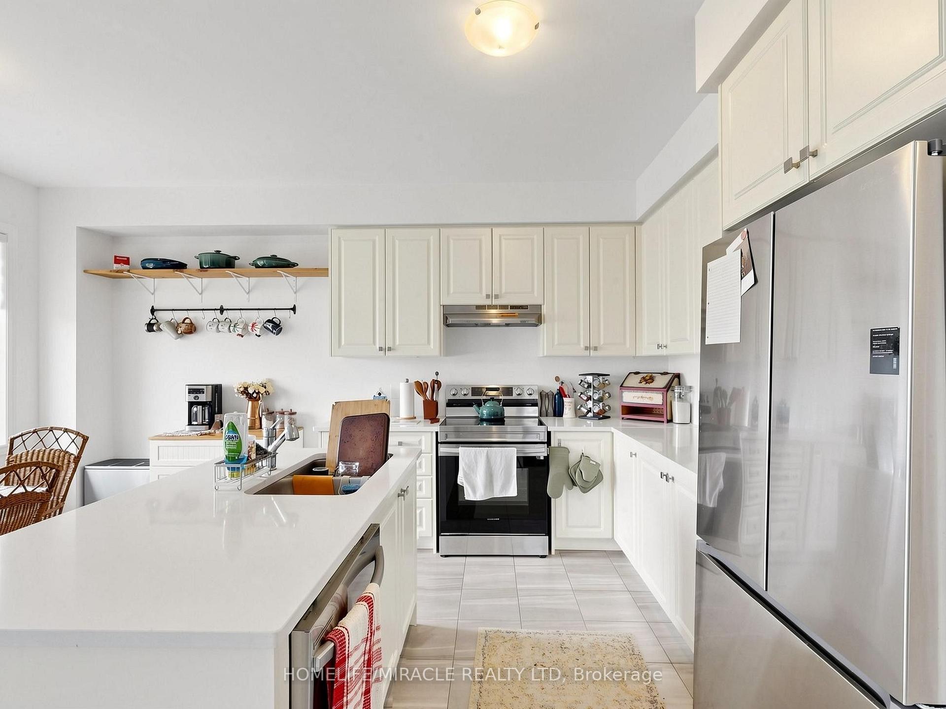Photo 9 of 60 Season Crescent, Wasaga Beach — HOMEH