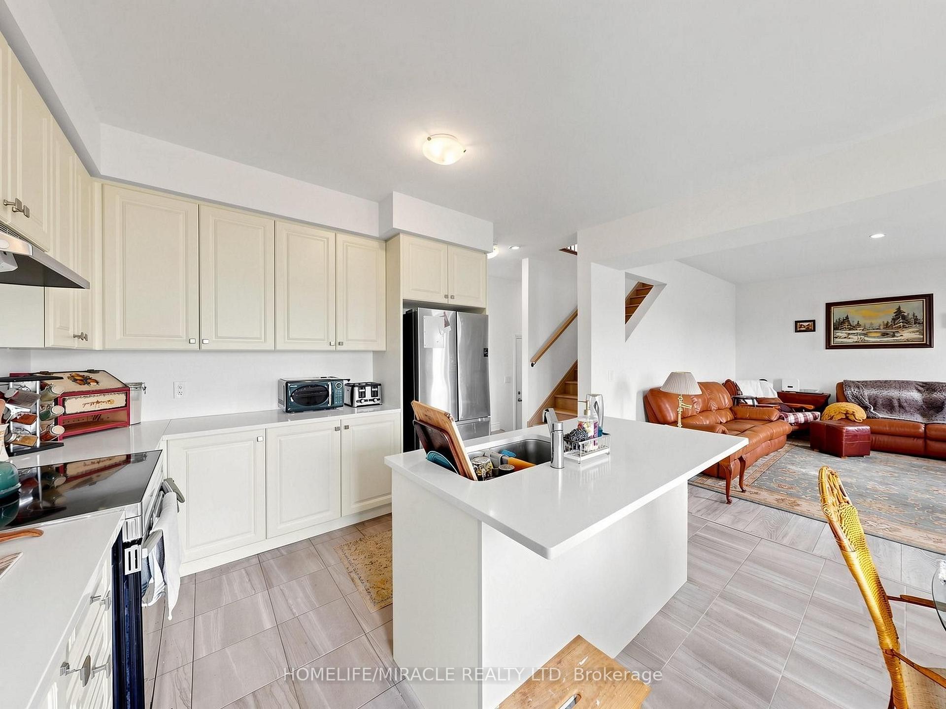 Photo 11 of 60 Season Crescent, Wasaga Beach — HOMEH