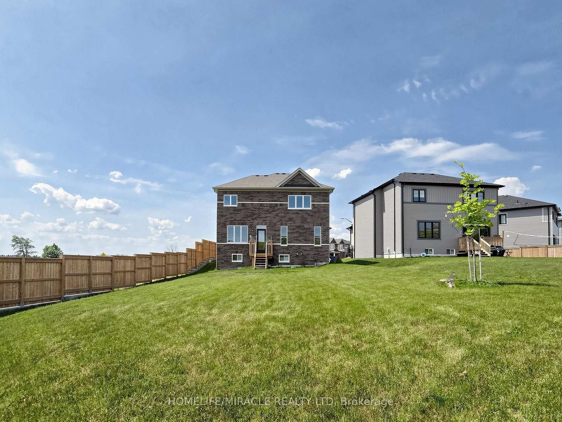 Photo 23 of 60 Season Crescent, Wasaga Beach — HOMEH