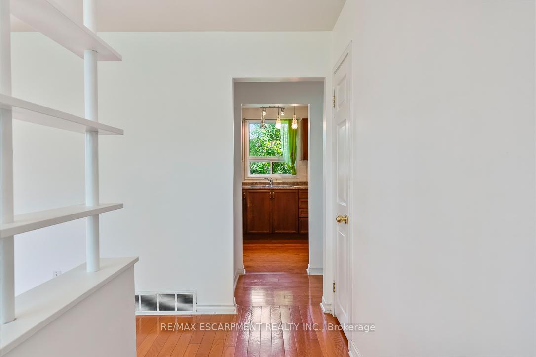 Photo 3 of 1214 Argreen Road, Mississauga, Mineola — HOMEH