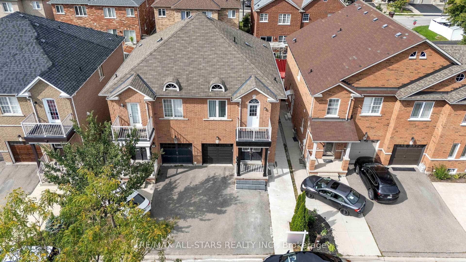 Photo 2 of 93 Arco Circle, Vaughan, Maple — HOMEH