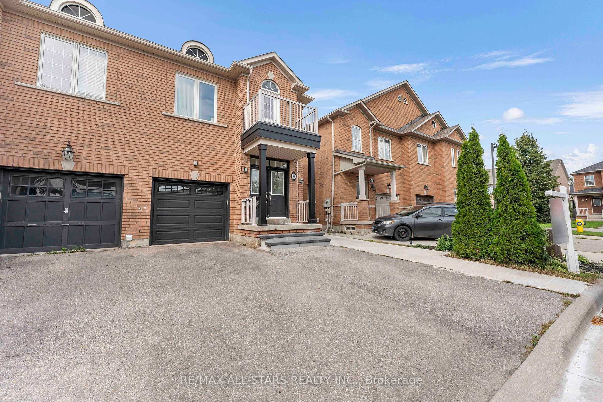 Photo 3 of 93 Arco Circle, Vaughan, Maple — HOMEH