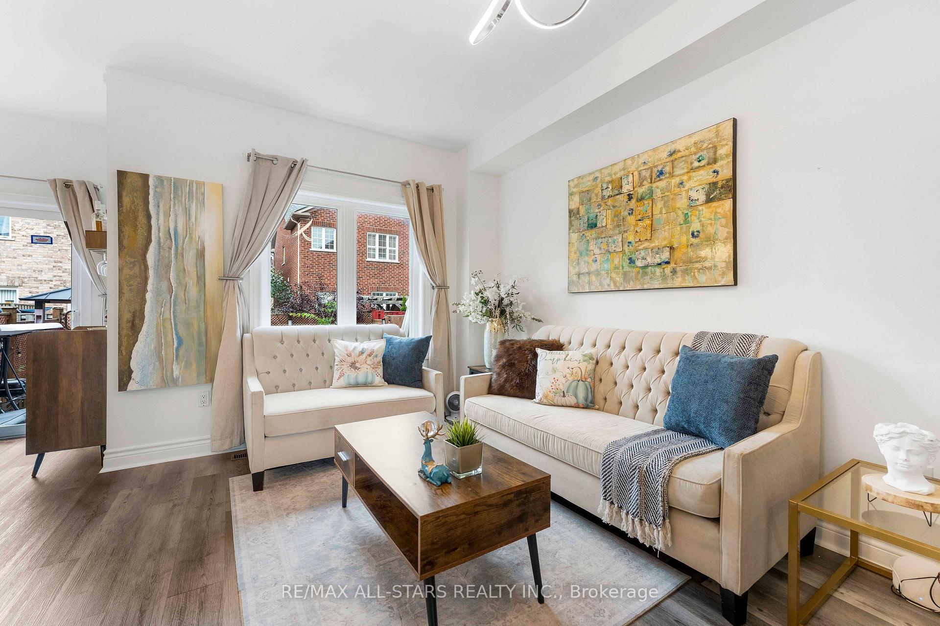 Photo 9 of 93 Arco Circle, Vaughan, Maple — HOMEH