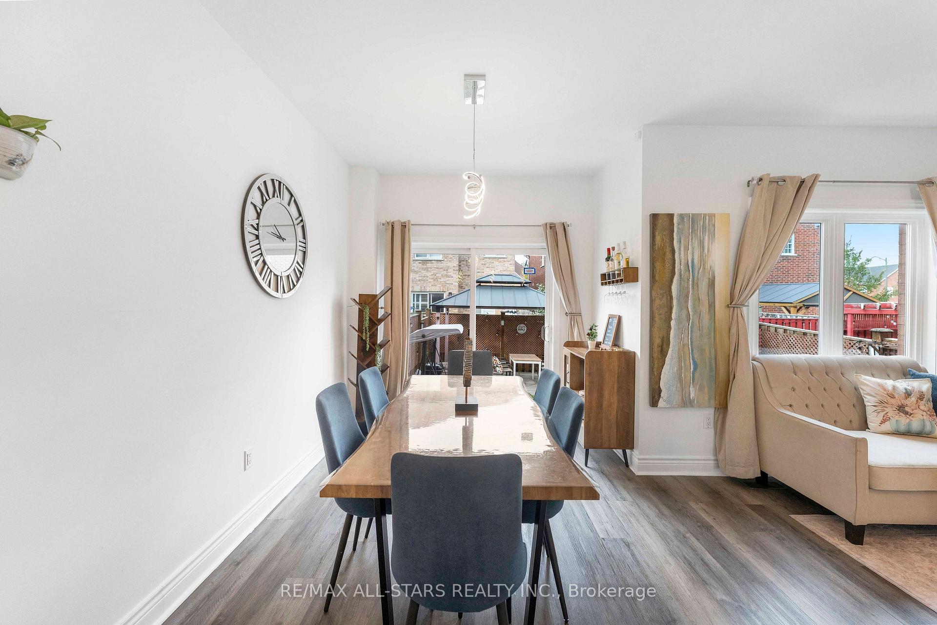 Photo 12 of 93 Arco Circle, Vaughan, Maple — HOMEH