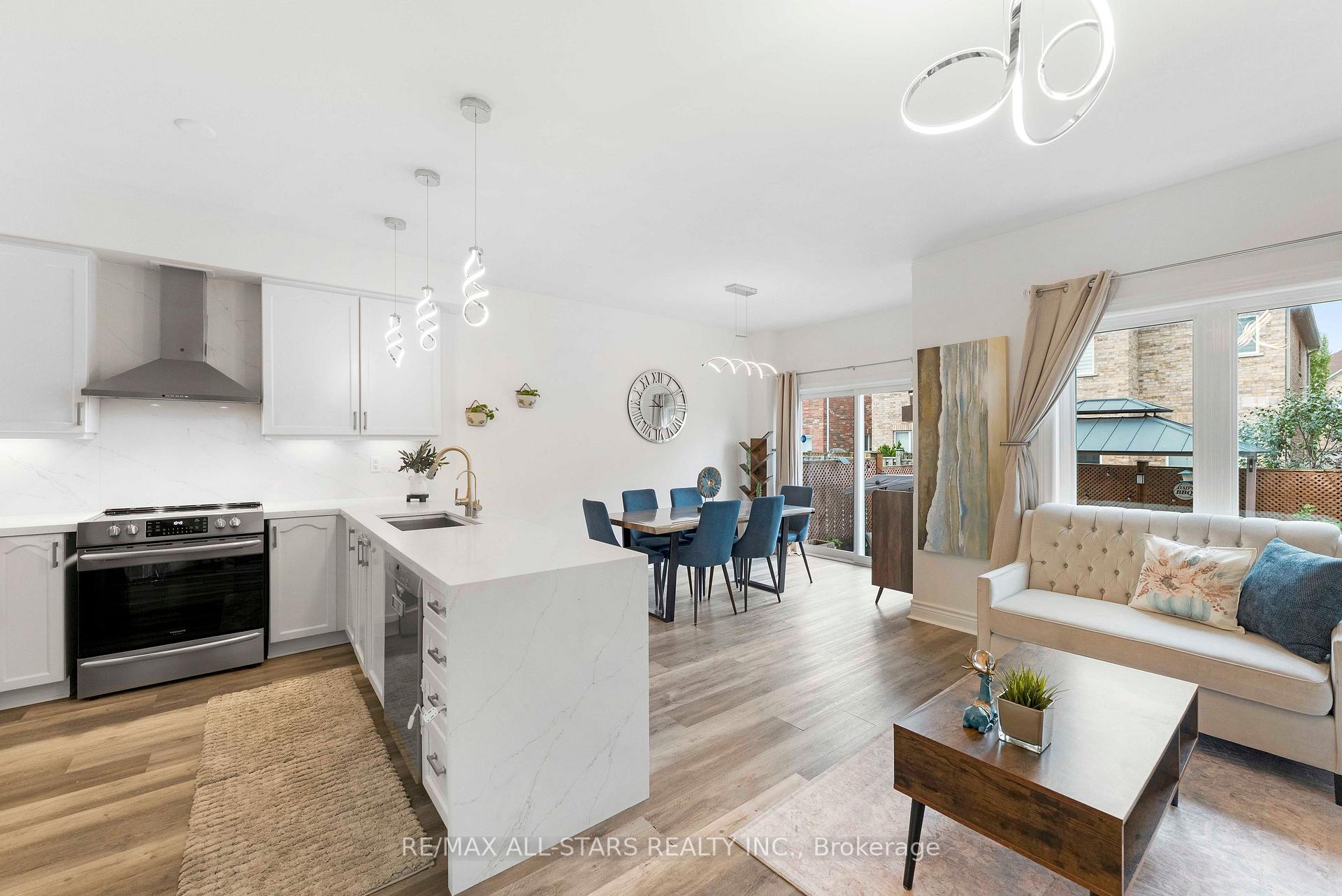 Photo 14 of 93 Arco Circle, Vaughan, Maple — HOMEH