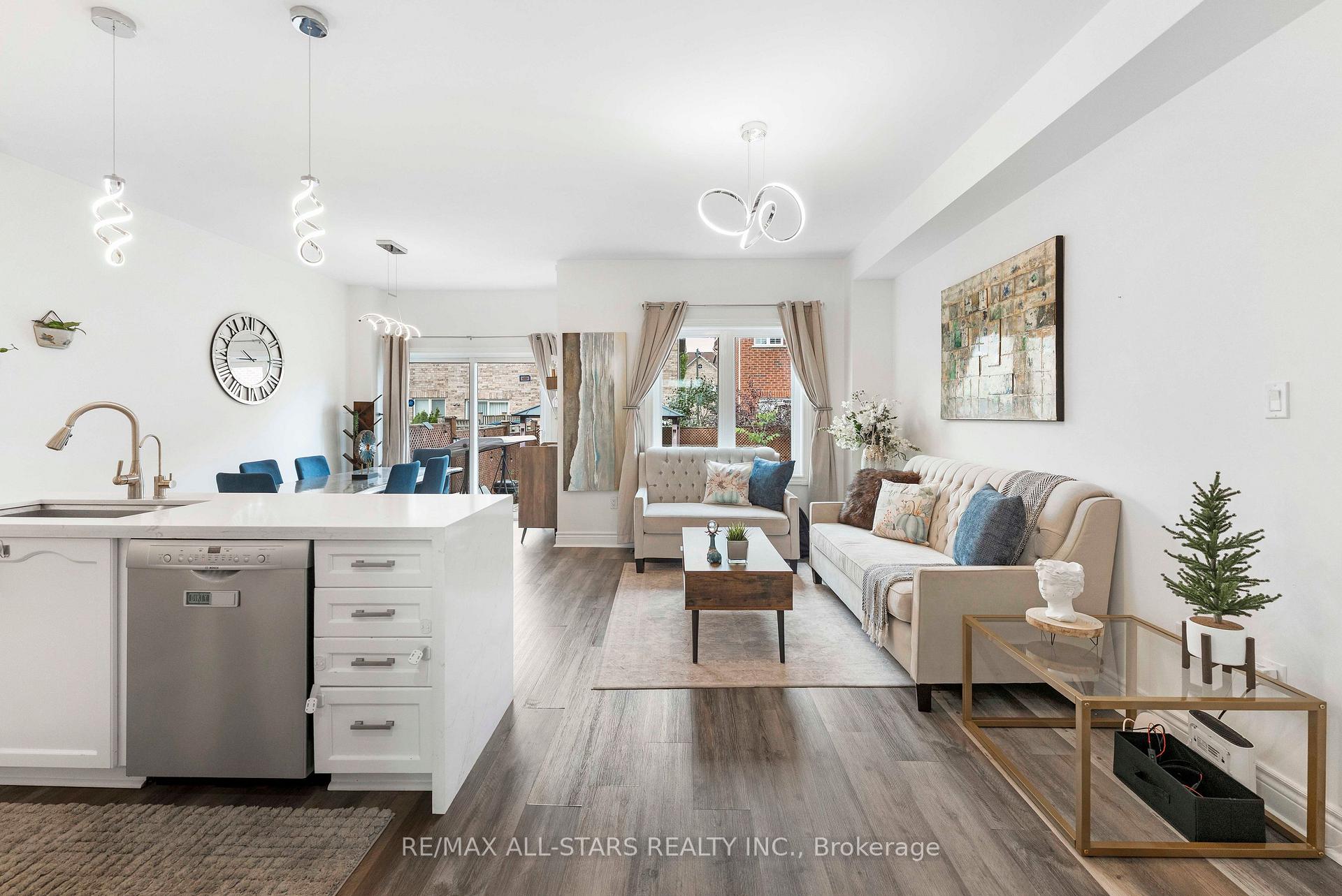 Photo 15 of 93 Arco Circle, Vaughan, Maple — HOMEH