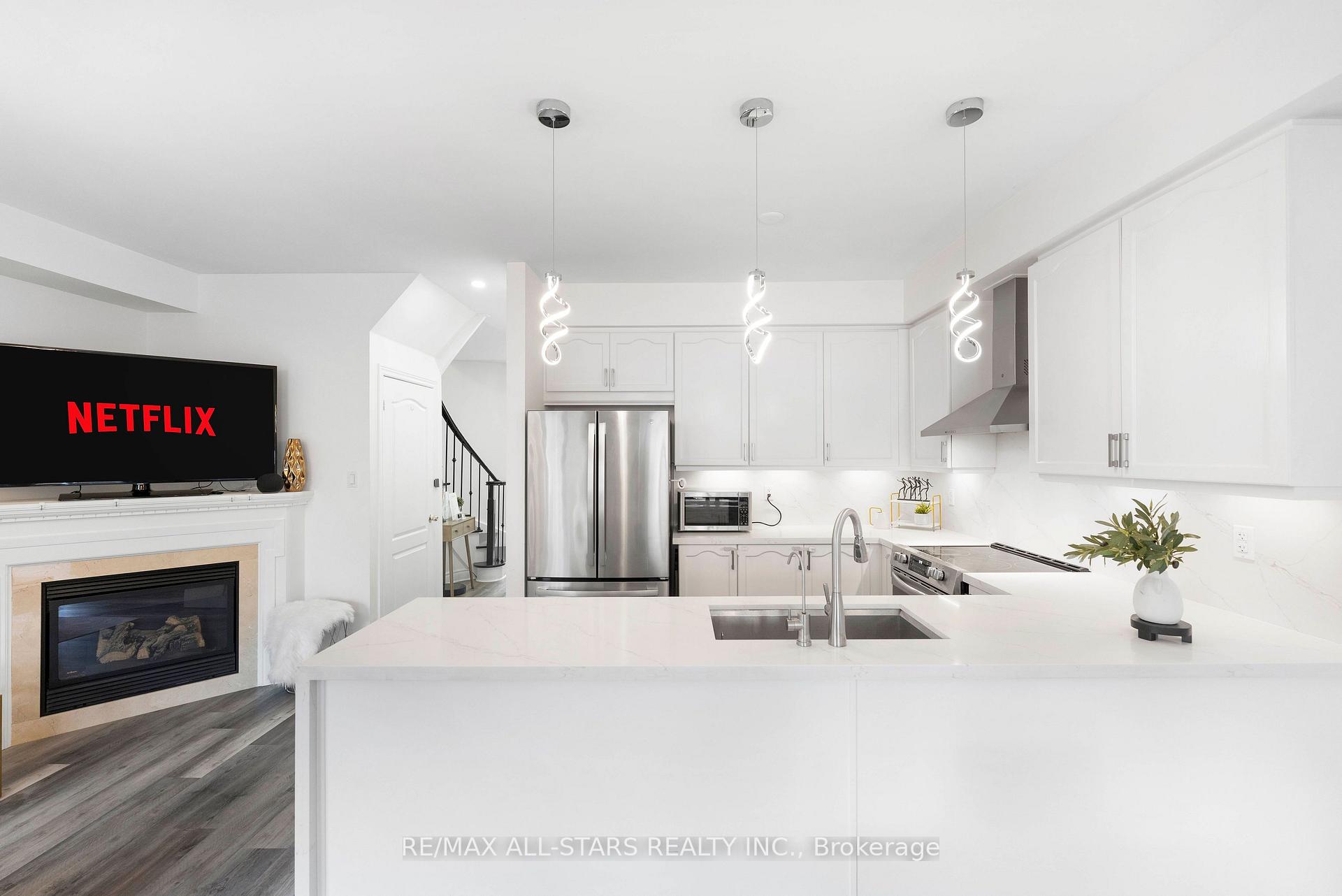 Photo 16 of 93 Arco Circle, Vaughan, Maple — HOMEH