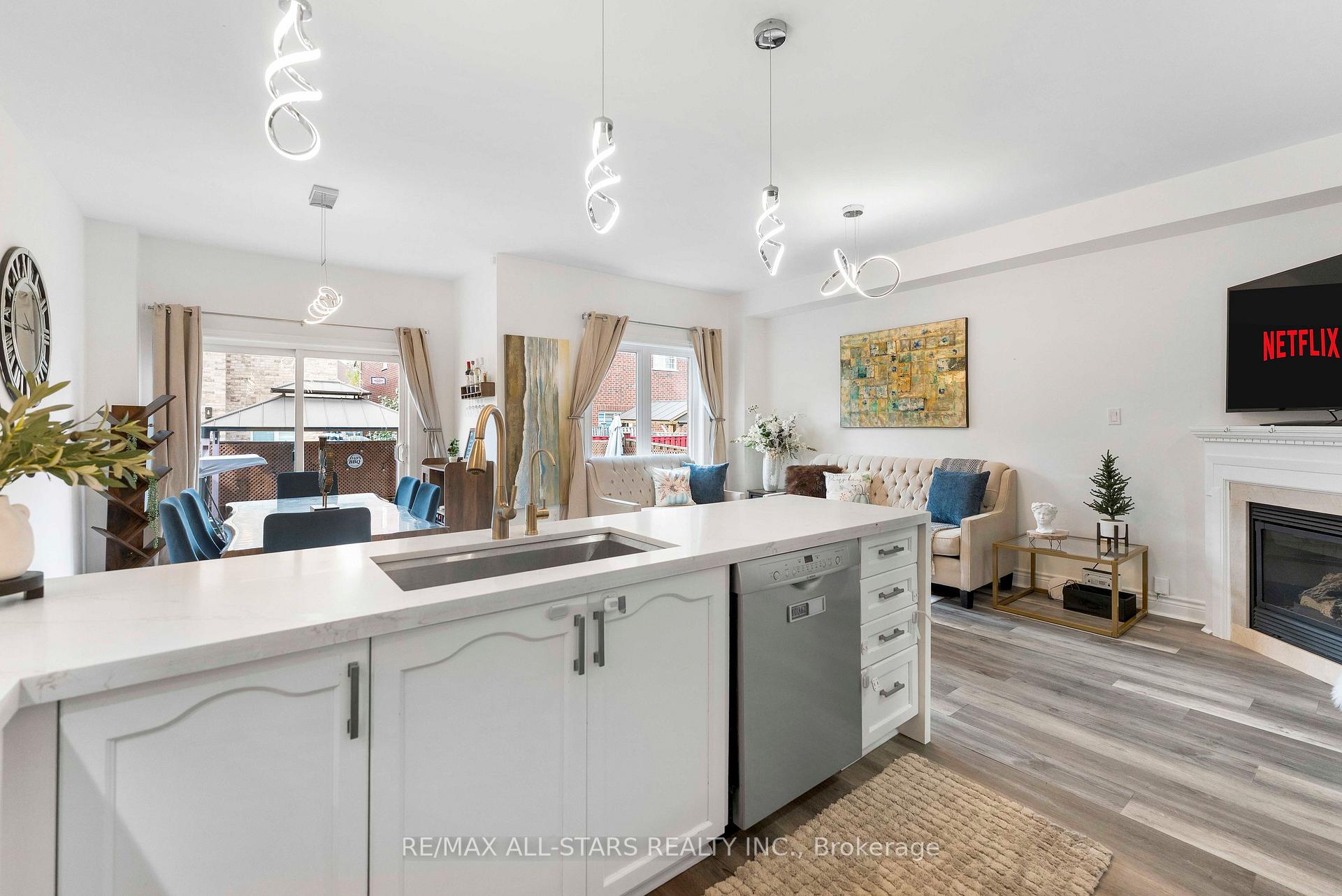 Photo 19 of 93 Arco Circle, Vaughan, Maple — HOMEH