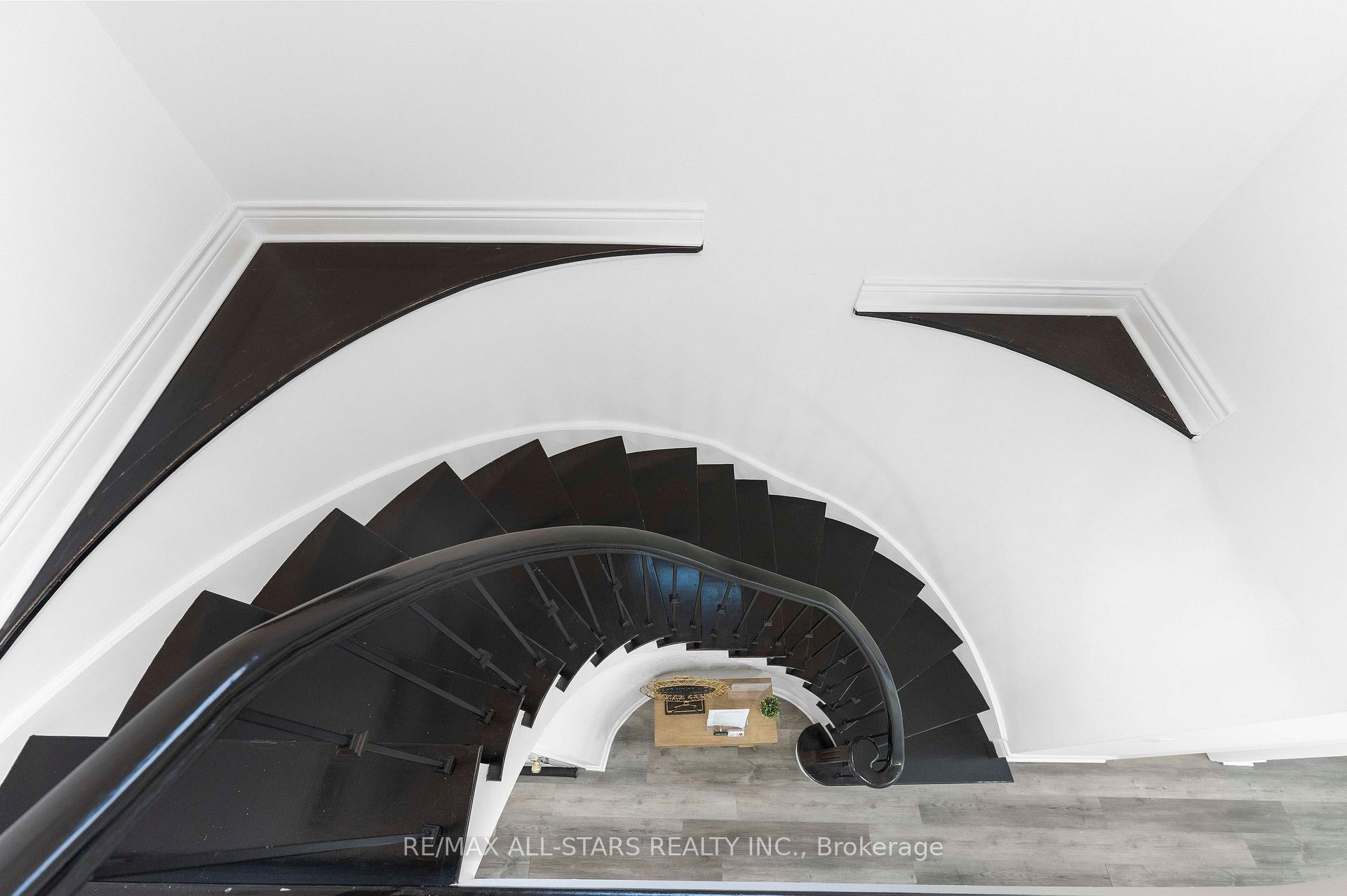 Photo 20 of 93 Arco Circle, Vaughan, Maple — HOMEH