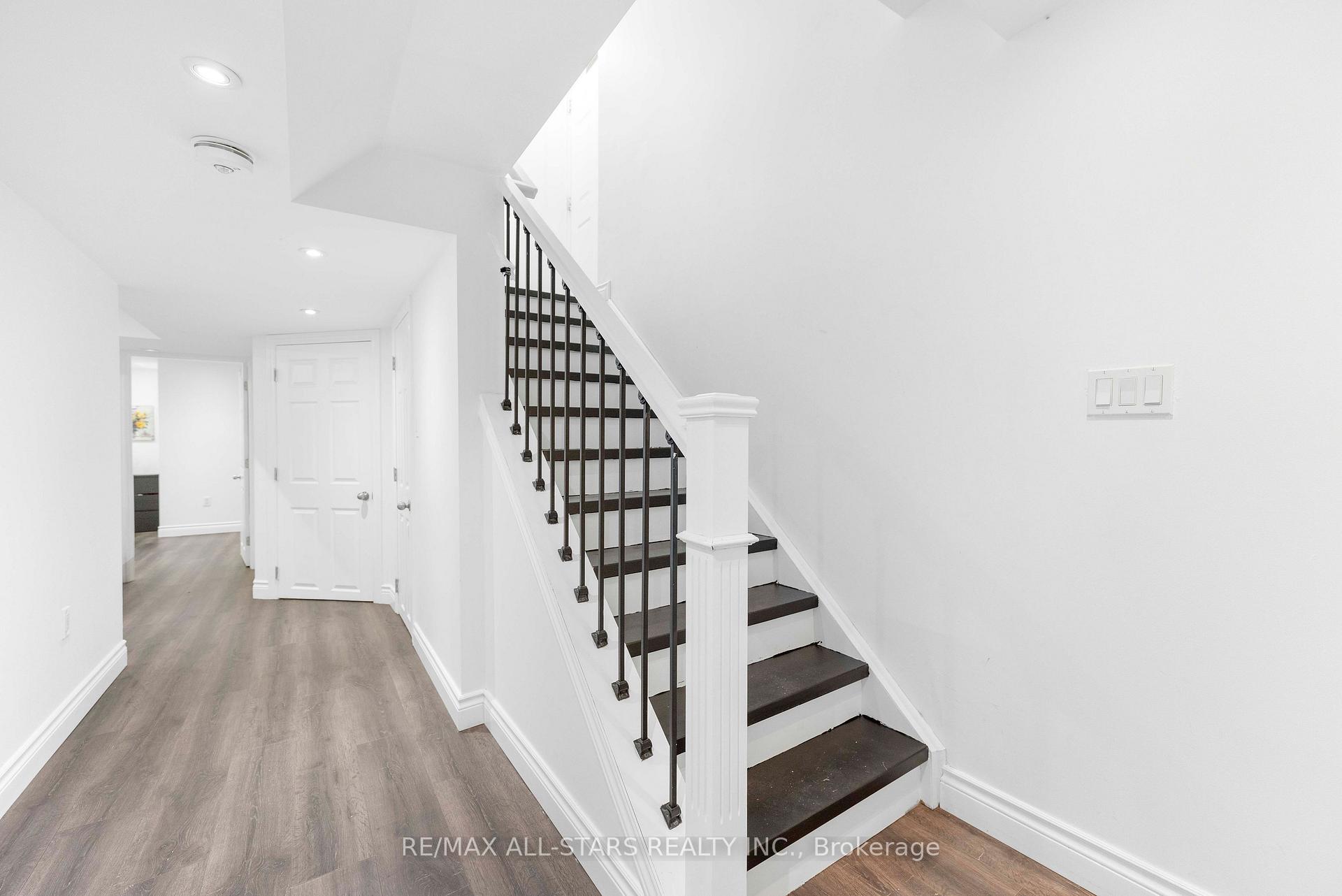 Photo 37 of 93 Arco Circle, Vaughan, Maple — HOMEH