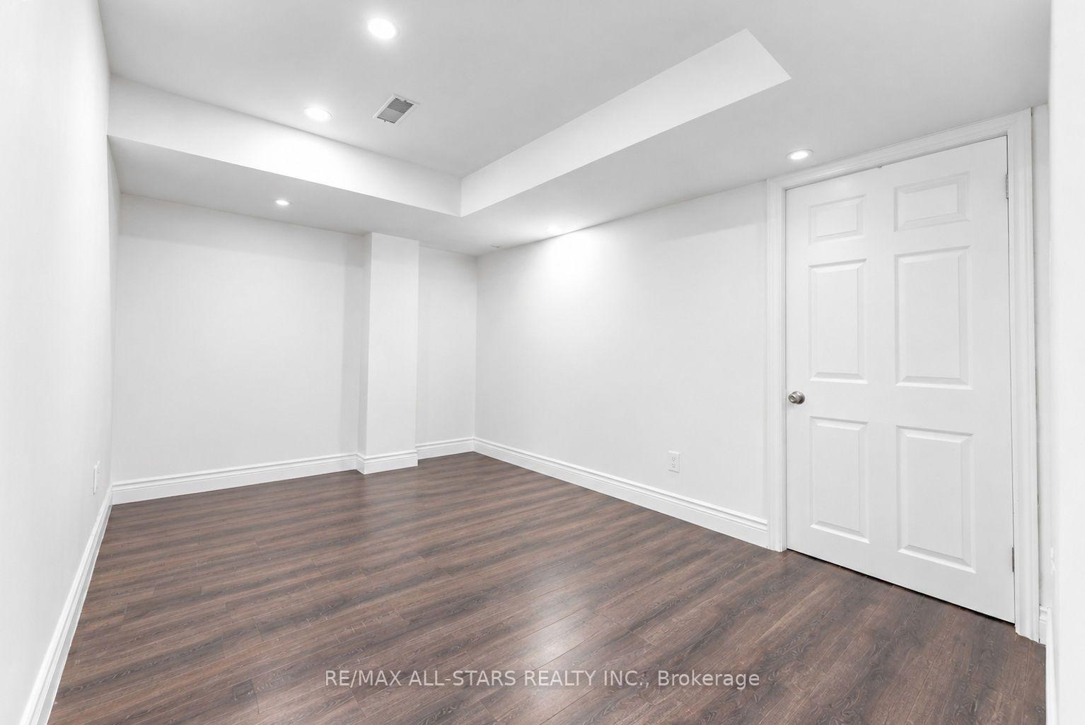 Photo 40 of 93 Arco Circle, Vaughan, Maple — HOMEH