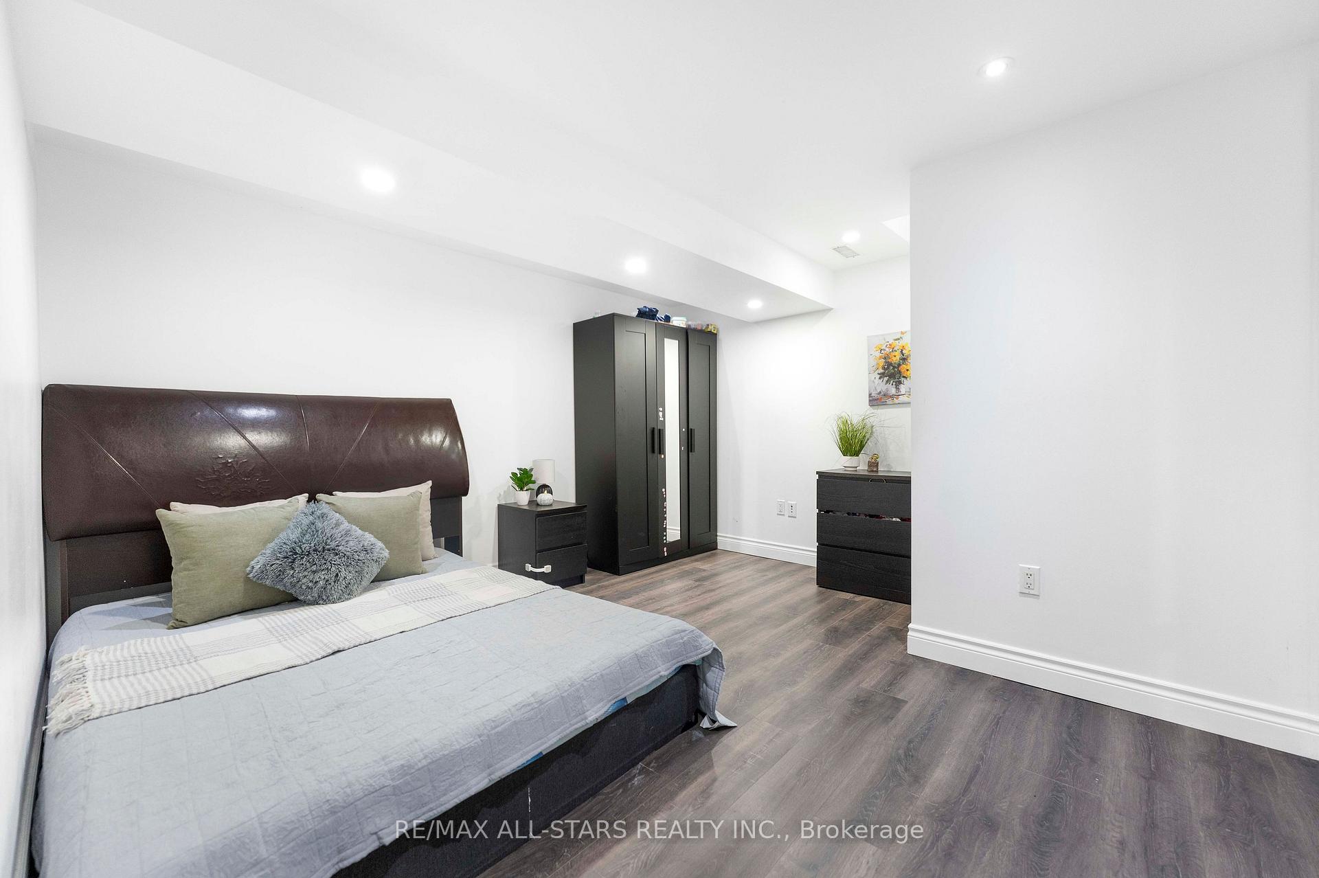 Photo 41 of 93 Arco Circle, Vaughan, Maple — HOMEH