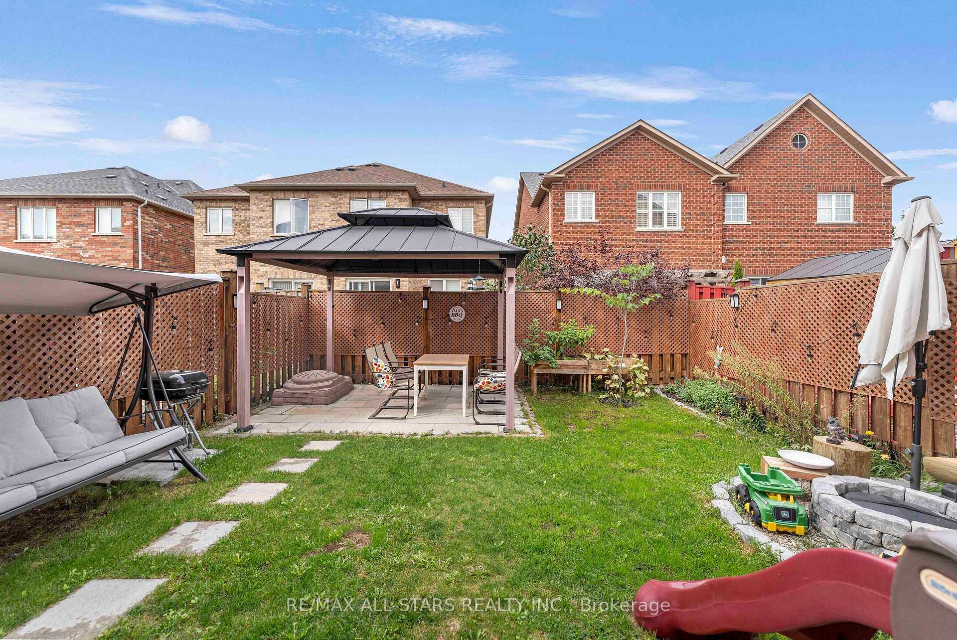 Photo 43 of 93 Arco Circle, Vaughan, Maple — HOMEH