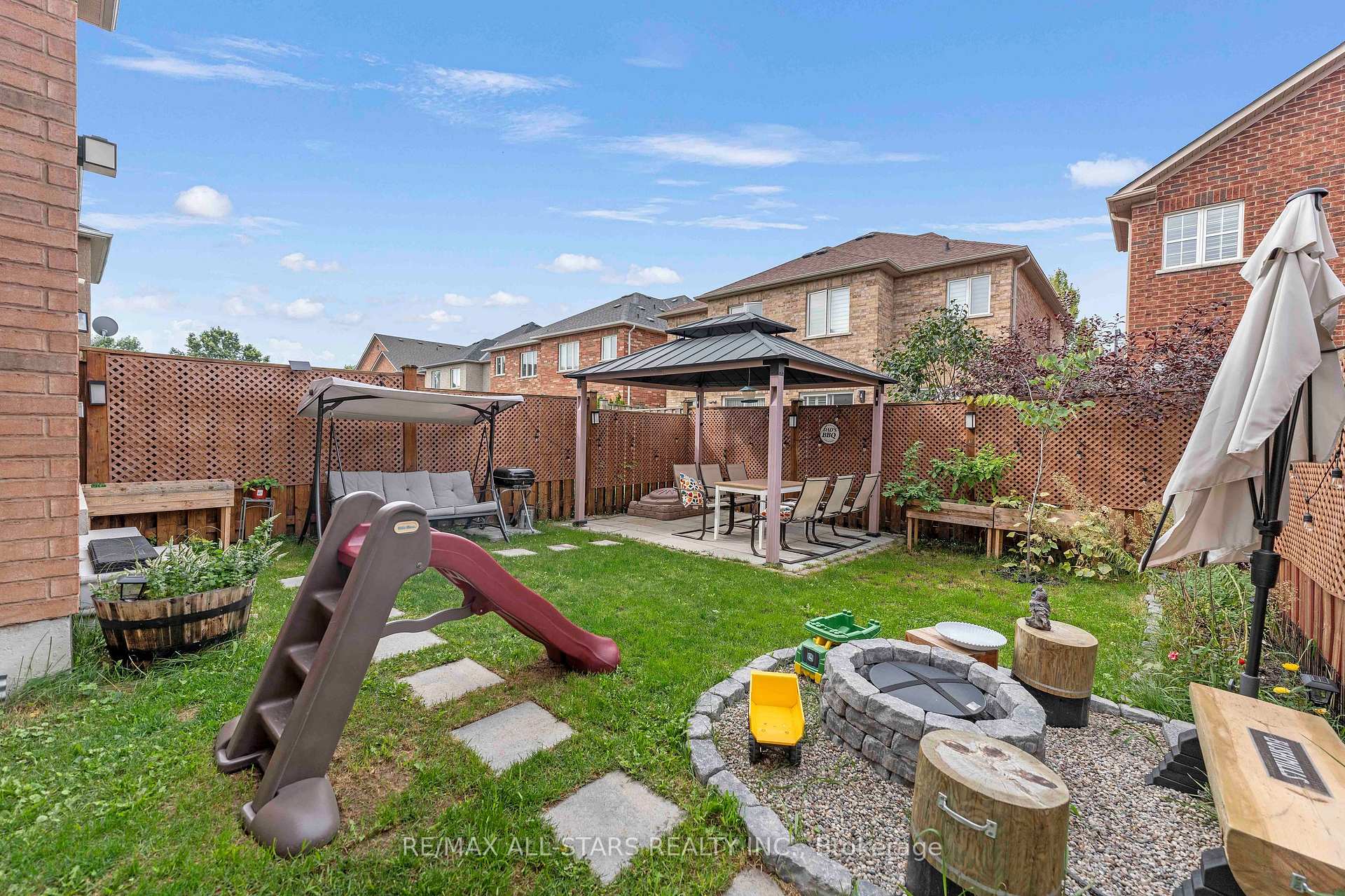 Photo 44 of 93 Arco Circle, Vaughan, Maple — HOMEH