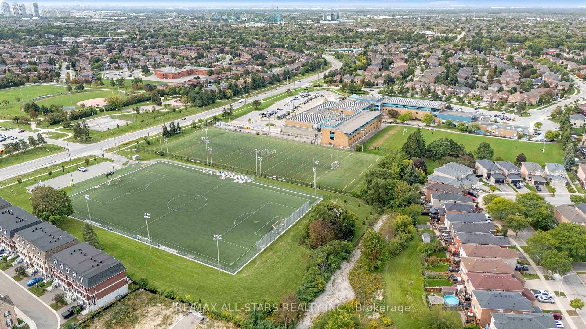 Photo 46 of 93 Arco Circle, Vaughan, Maple — HOMEH