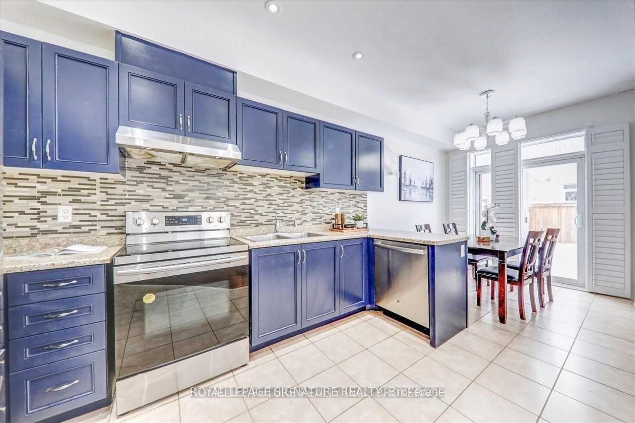 Photo 5 of 56 Jackson Eli Way, Markham, Cedarwood — HOMEH