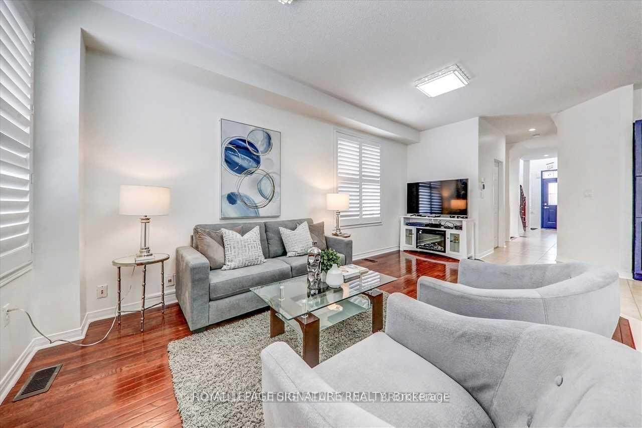 Photo 12 of 56 Jackson Eli Way, Markham, Cedarwood — HOMEH