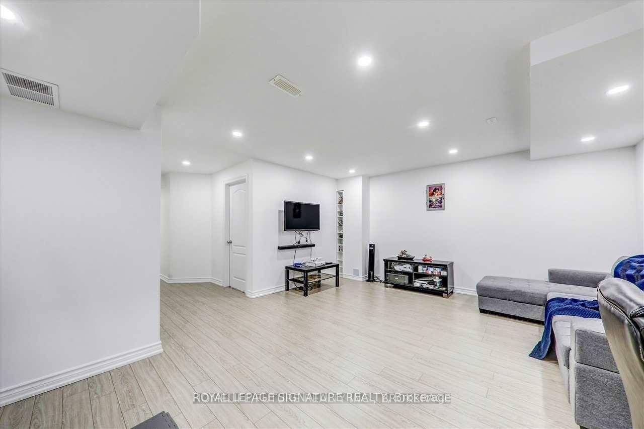 Photo 26 of 56 Jackson Eli Way, Markham, Cedarwood — HOMEH