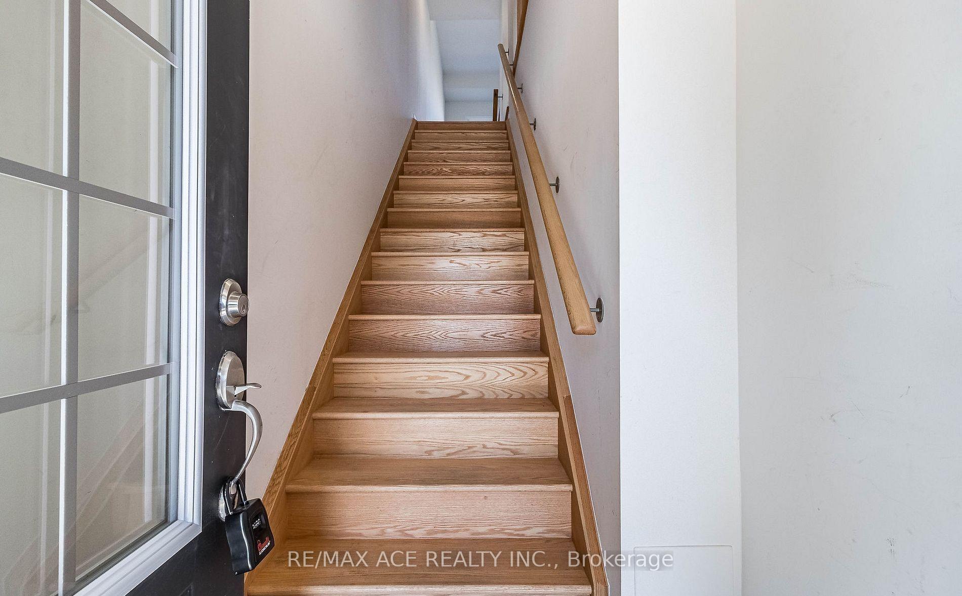 Photo 3 of Unit 109, 2560 Barbarolli Path, Oshawa, Windfields — HOMEH