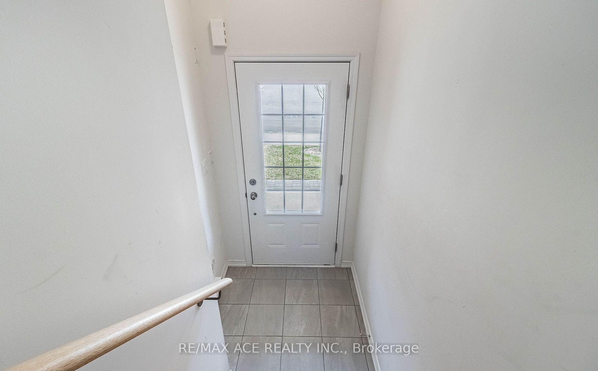 Photo 4 of Unit 109, 2560 Barbarolli Path, Oshawa, Windfields — HOMEH