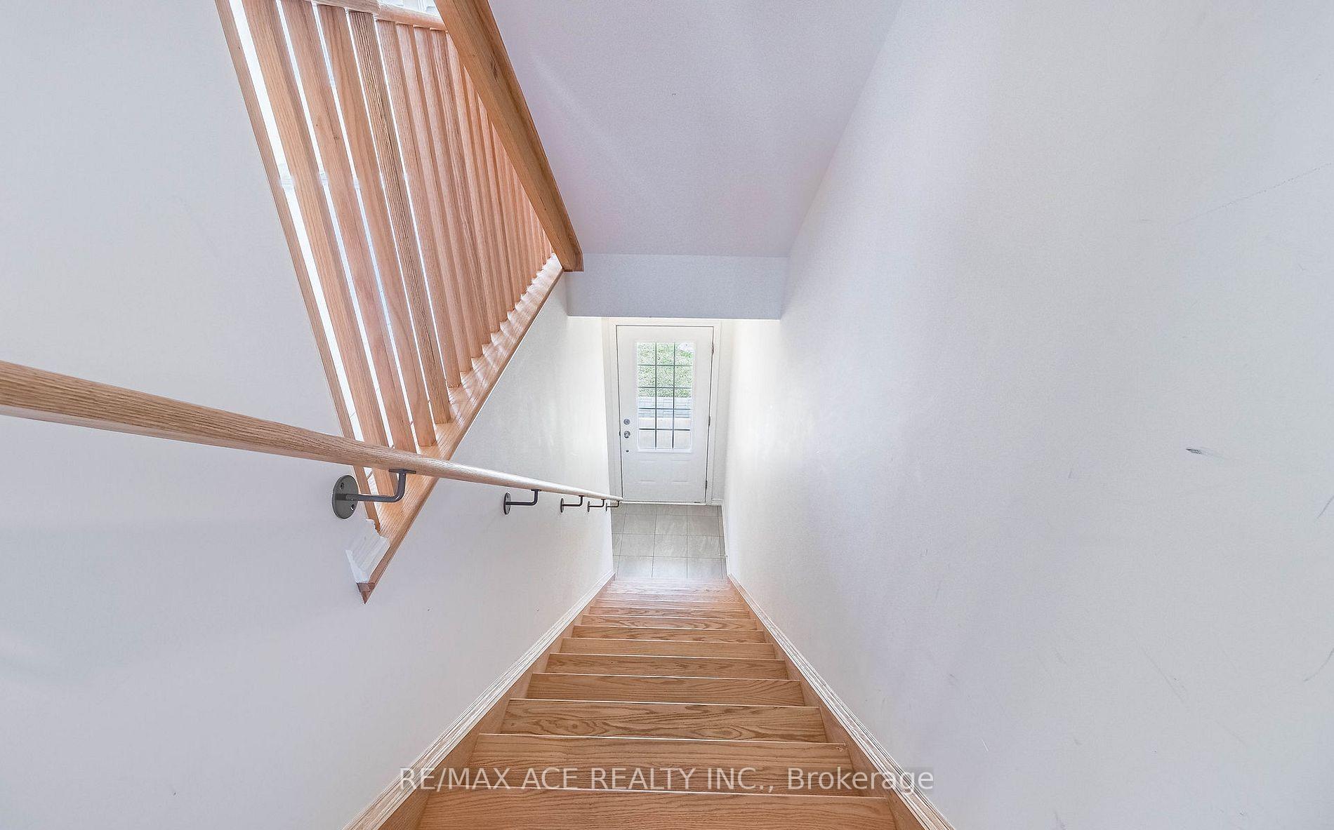 Photo 5 of Unit 109, 2560 Barbarolli Path, Oshawa, Windfields — HOMEH