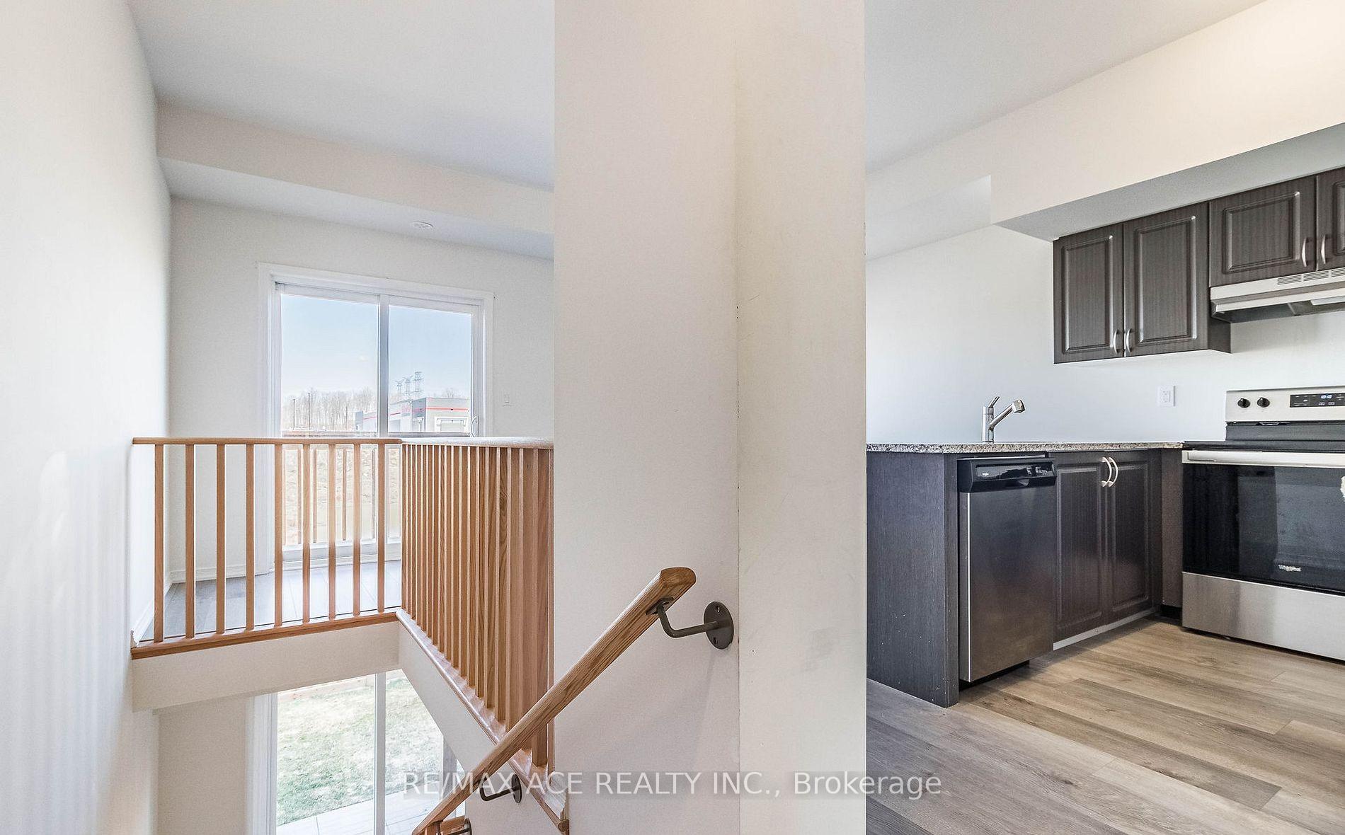 Photo 6 of Unit 109, 2560 Barbarolli Path, Oshawa, Windfields — HOMEH