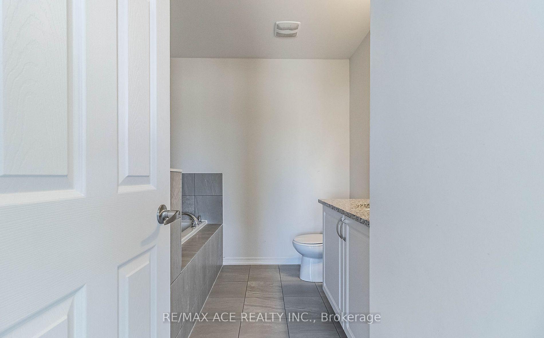 Photo 22 of Unit 109, 2560 Barbarolli Path, Oshawa, Windfields — HOMEH
