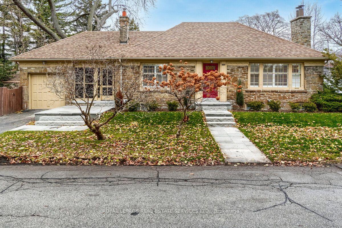 Photo of 880 Royal York Road