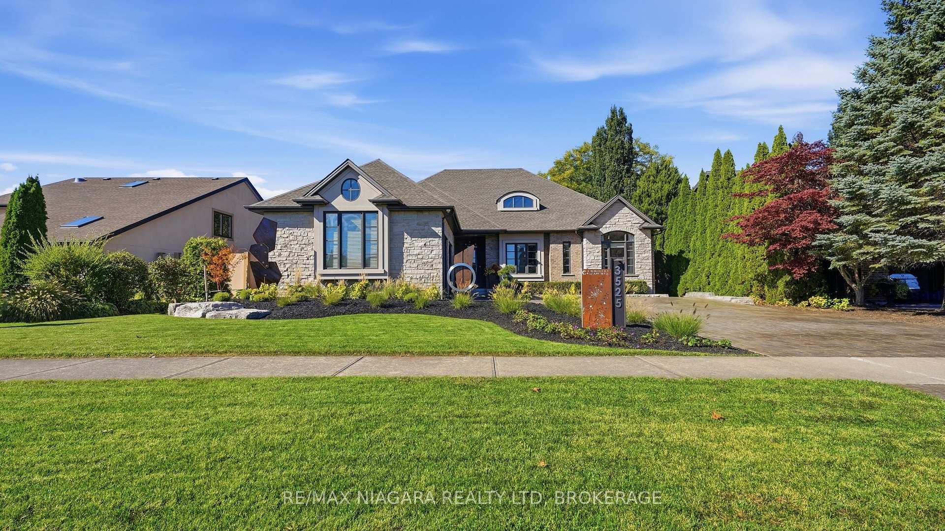 Photo 2 of 3525 Cardinal Drive, Niagara Falls, Mt. Carmel — HOMEH