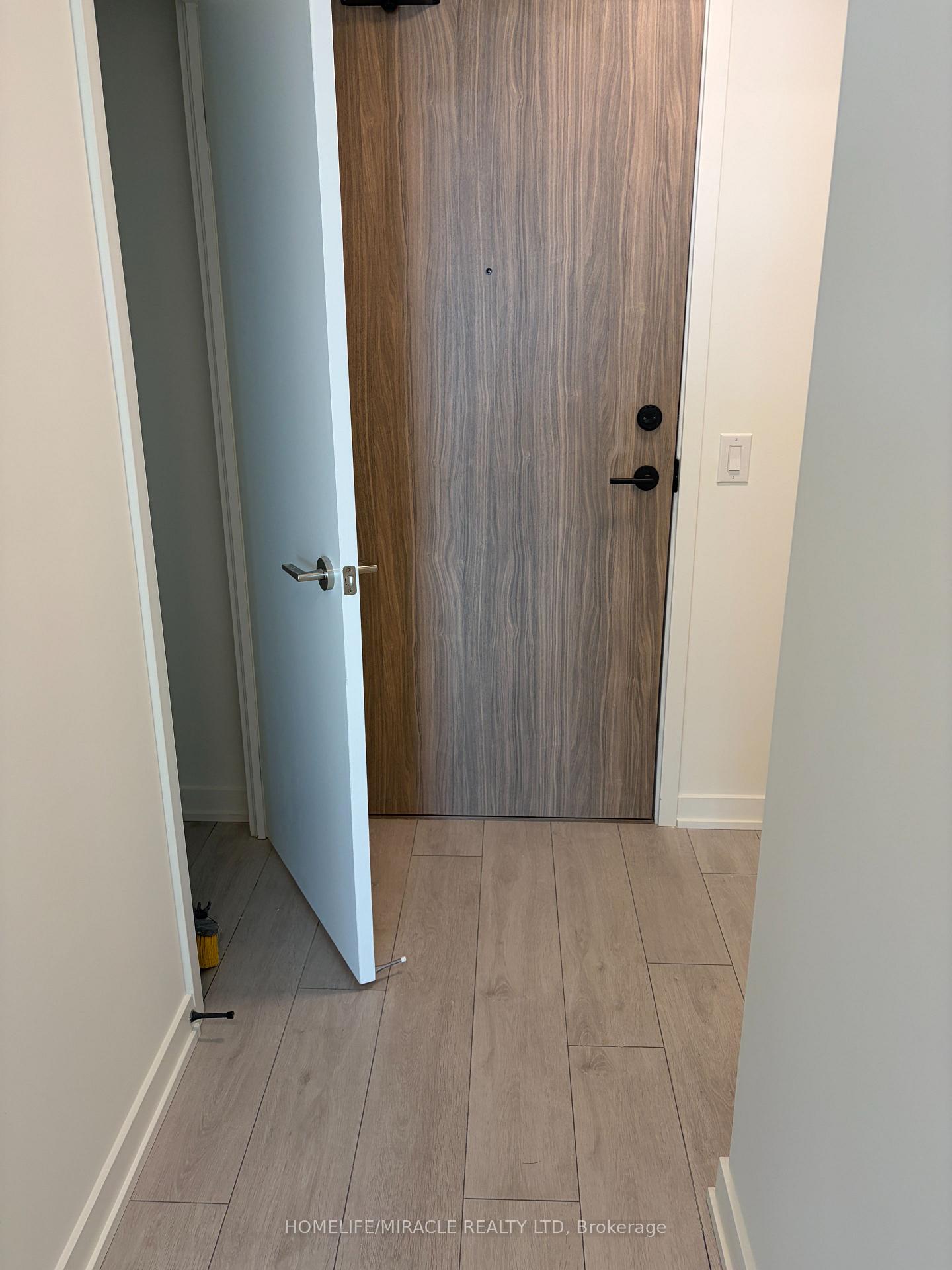 Photo 2 of Unit 523, 1381 Lakeshore Road E, Mississauga, Lakeview — HOMEH