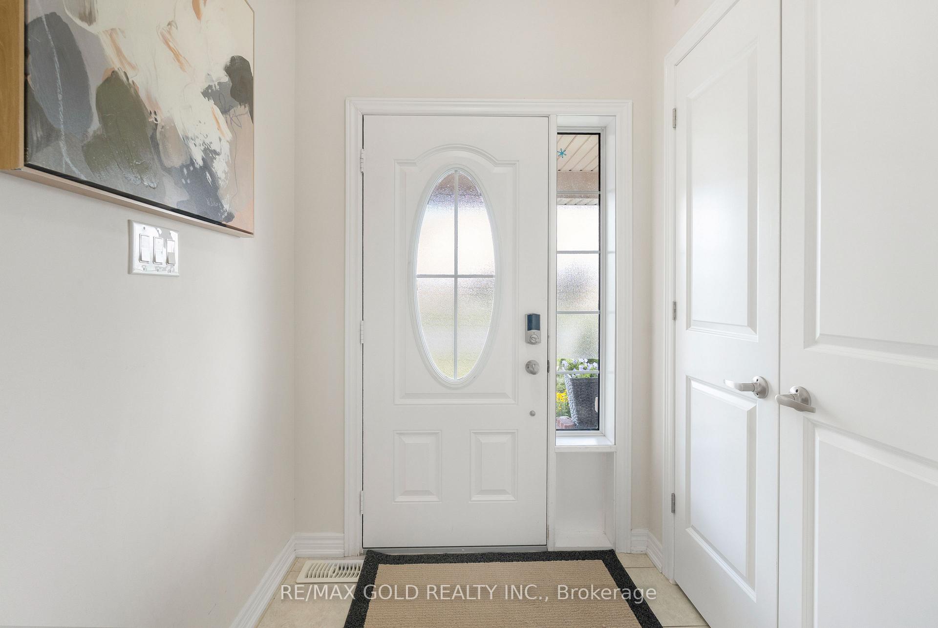 Photo 3 of 15 Antibes Drive, Brampton, Credit Valley — HOMEH