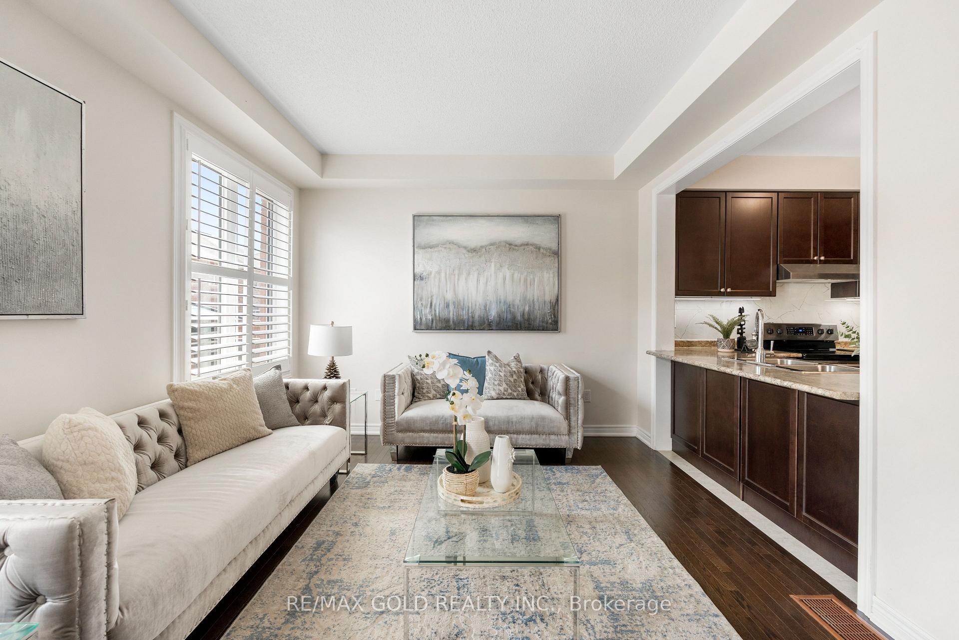 Photo 5 of 15 Antibes Drive, Brampton, Credit Valley — HOMEH