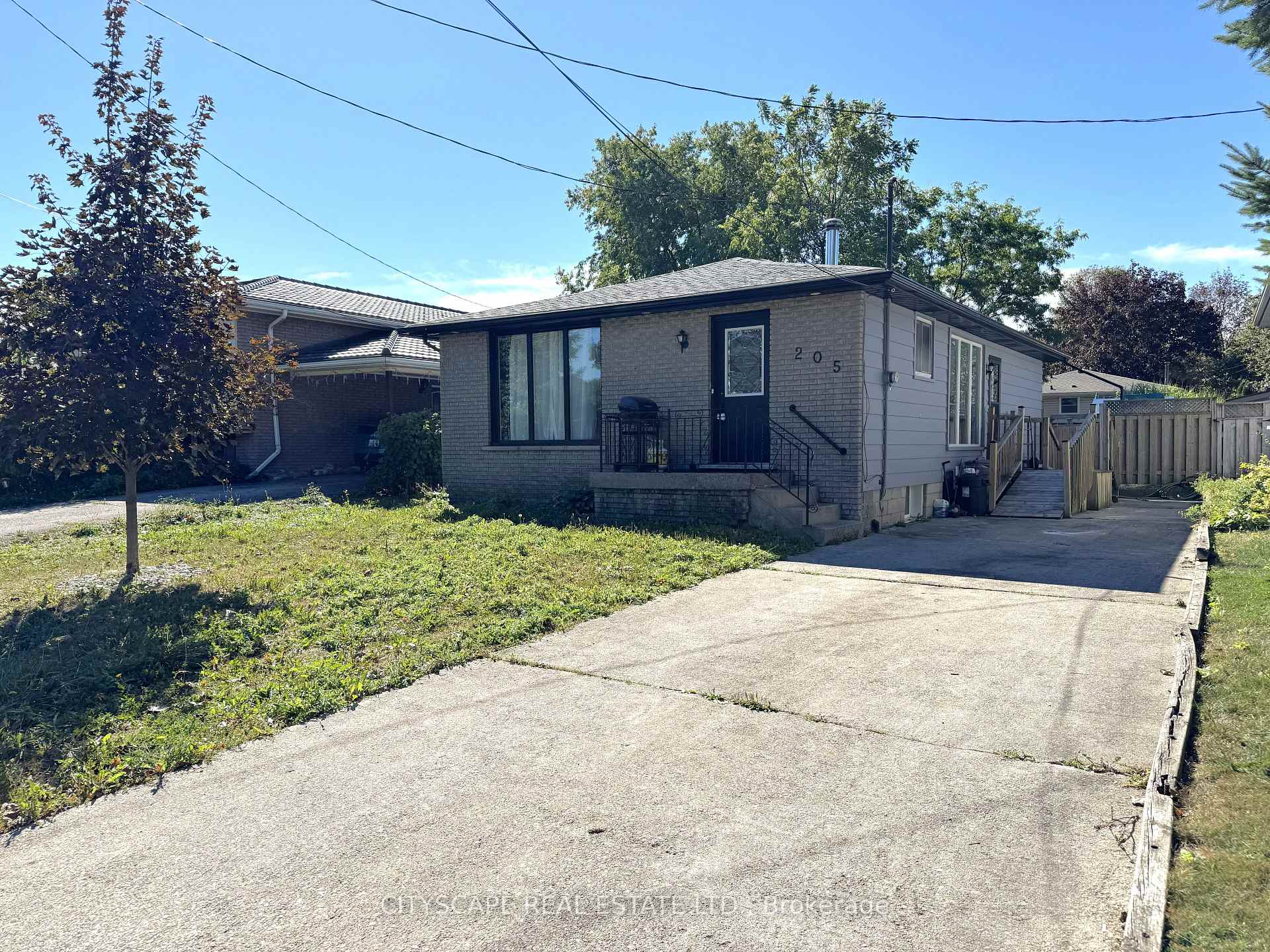 Photo 2 of 205 Bonaventure Drive, Hamilton, Gilbert — HOMEH