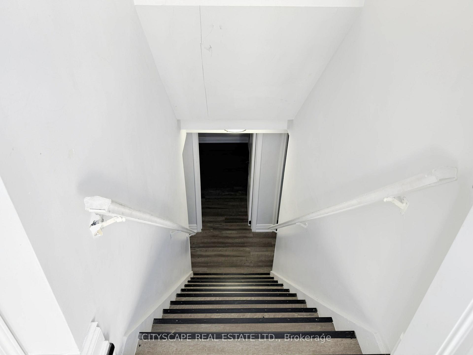 Photo 13 of 205 Bonaventure Drive, Hamilton, Gilbert — HOMEH