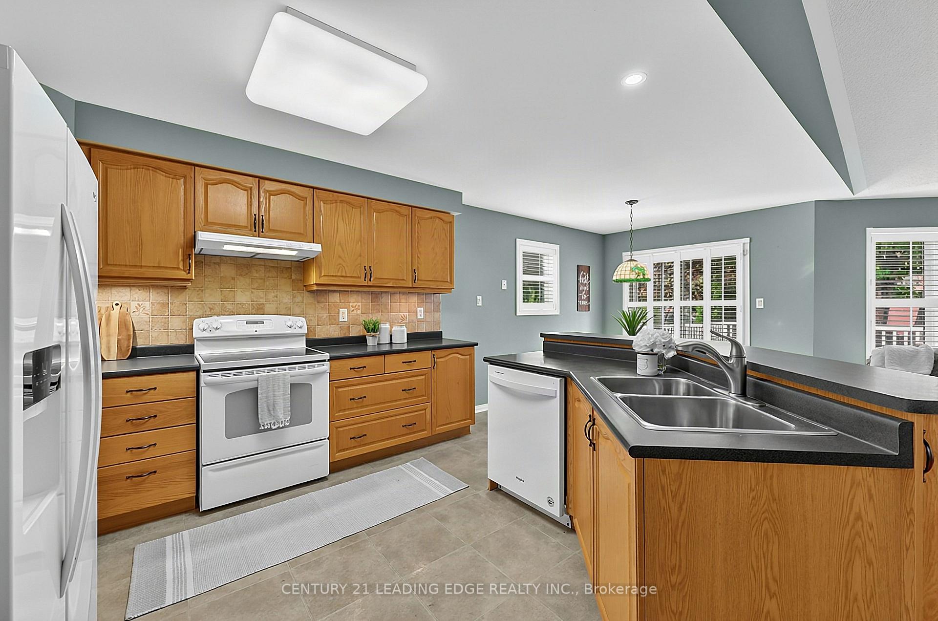 Photo 17 of 14 Watford Street, Whitby, Brooklin — HOMEH