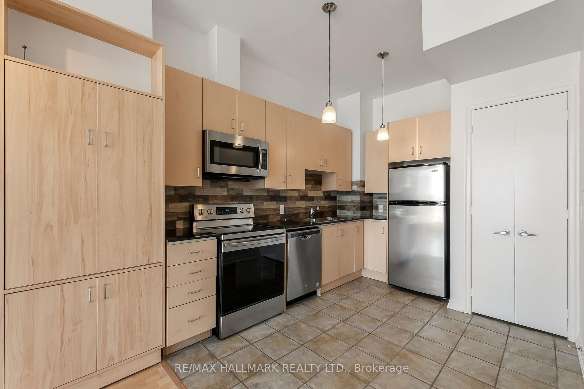 Photo 5 of Unit 606, 797 Don Mills Road, Toronto, Flemingdon Park — HOMEH