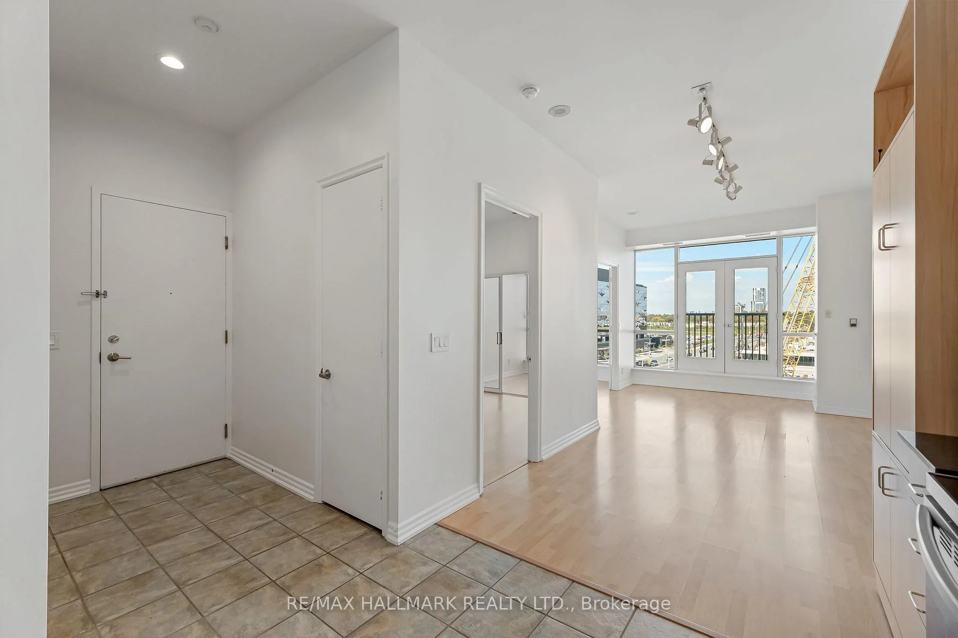Photo 3 of Unit 606, 797 Don Mills Road, Toronto, Flemingdon Park — HOMEH