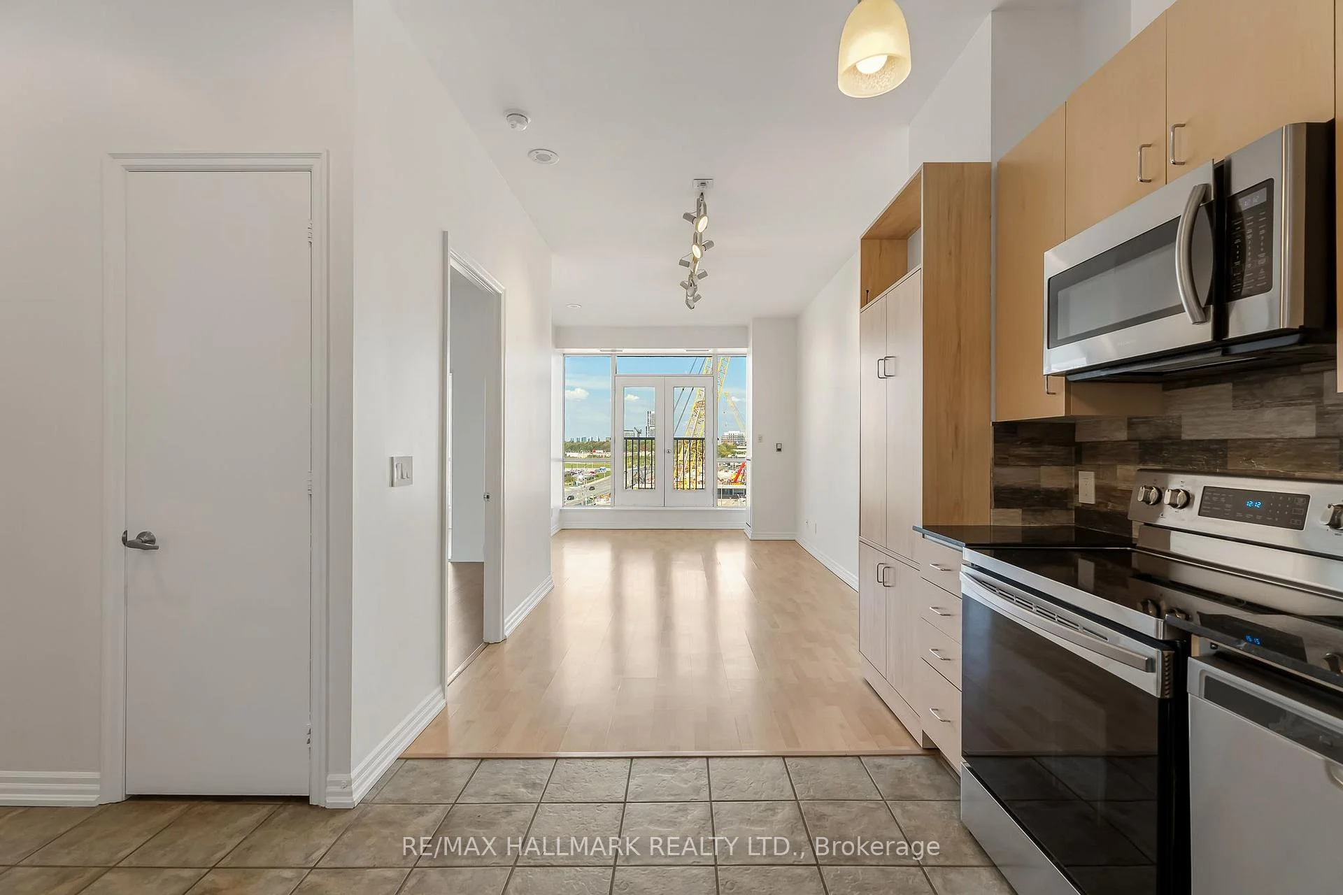 Photo 10 of Unit 606, 797 Don Mills Road, Toronto, Flemingdon Park — HOMEH
