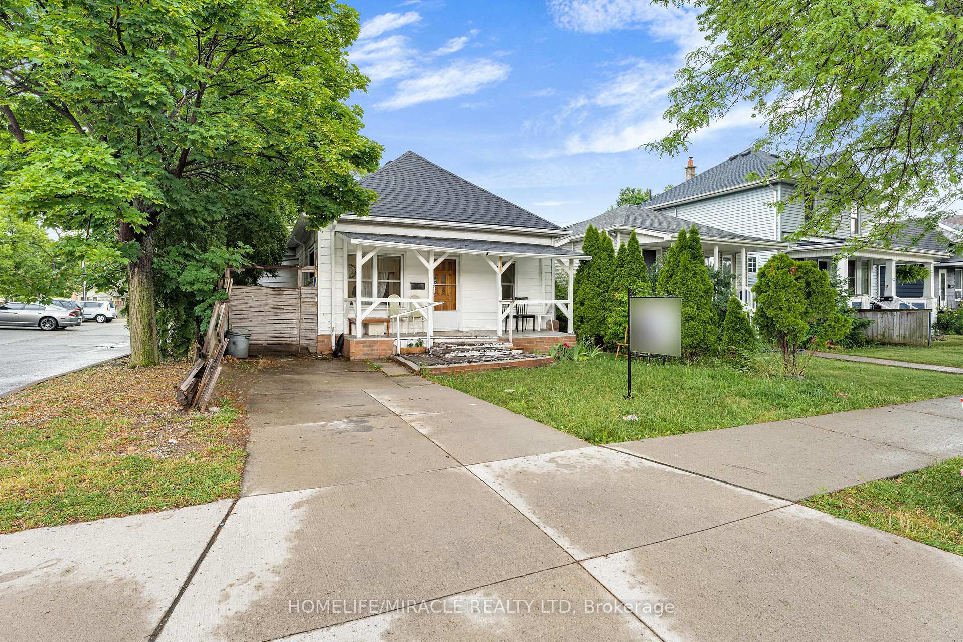 Photo 2 of 908 Windsor Avenue, Windsor, Downtown Windsor — HOMEH