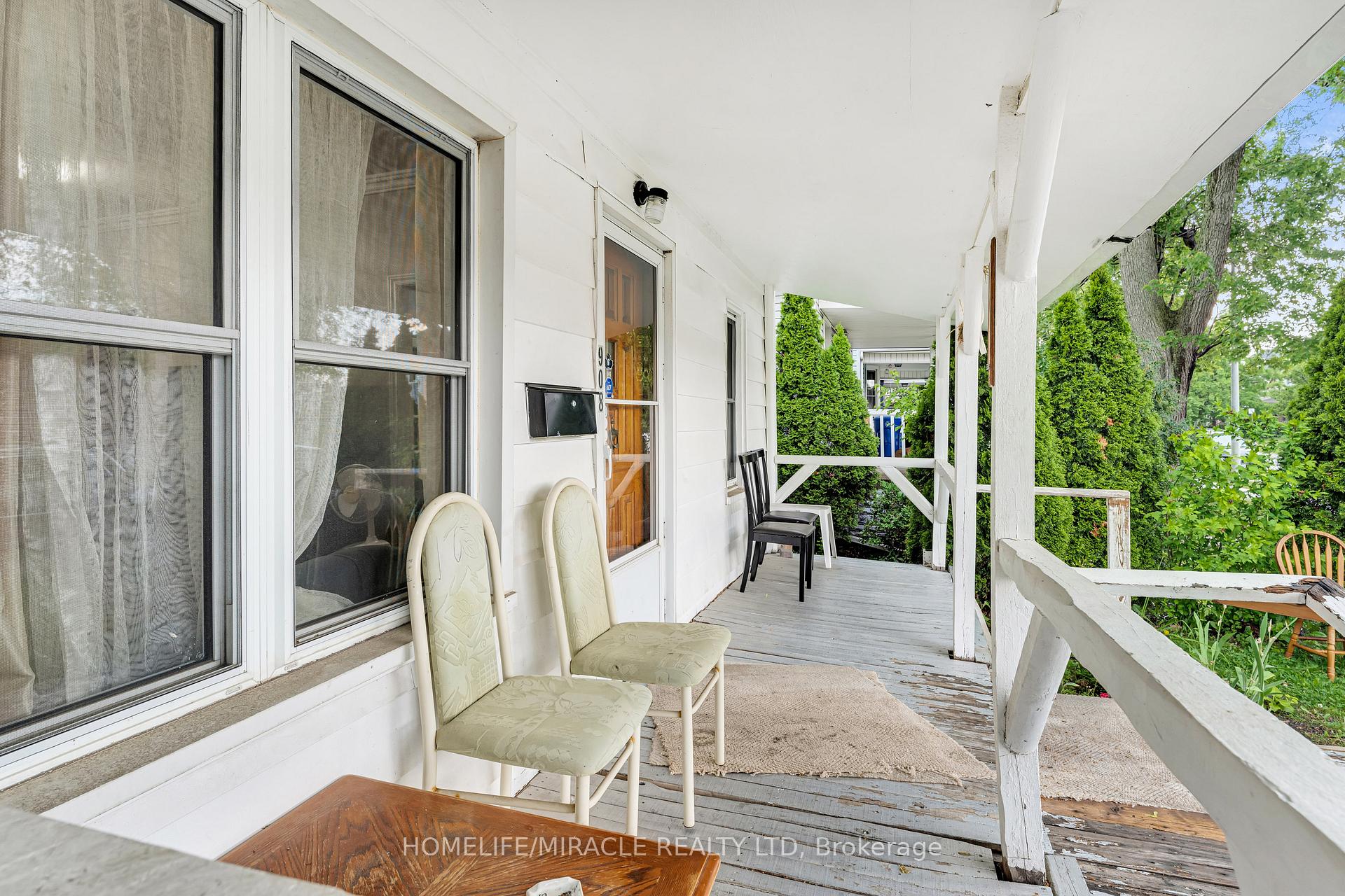 Photo 3 of 908 Windsor Avenue, Windsor, Downtown Windsor — HOMEH