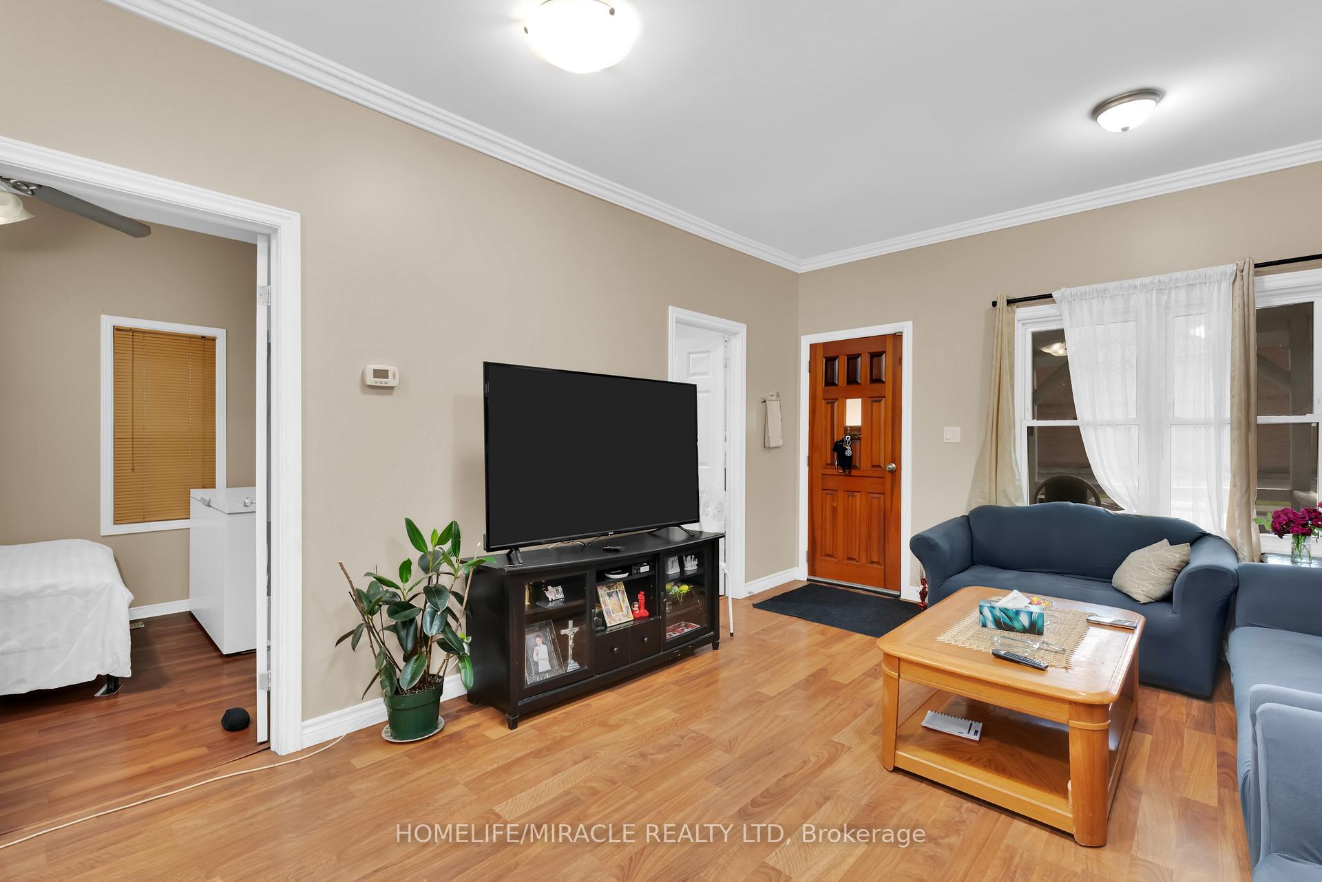 Photo 7 of 908 Windsor Avenue, Windsor, Downtown Windsor — HOMEH