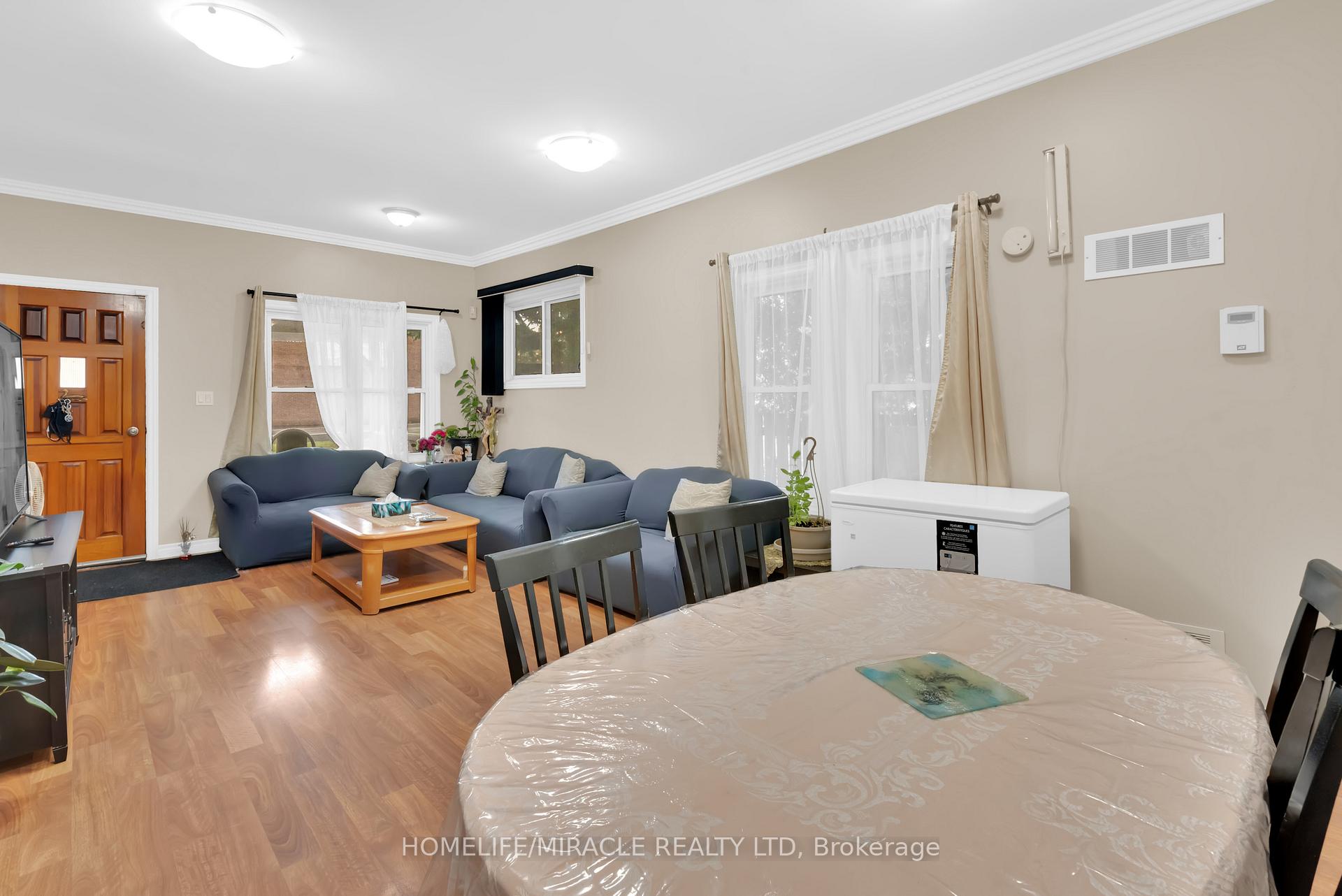Photo 10 of 908 Windsor Avenue, Windsor, Downtown Windsor — HOMEH
