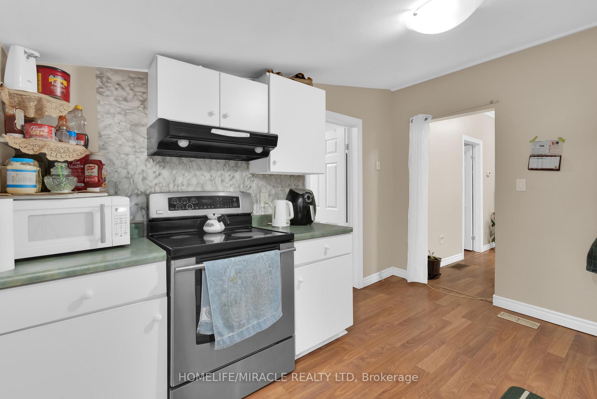 Photo 12 of 908 Windsor Avenue, Windsor, Downtown Windsor — HOMEH