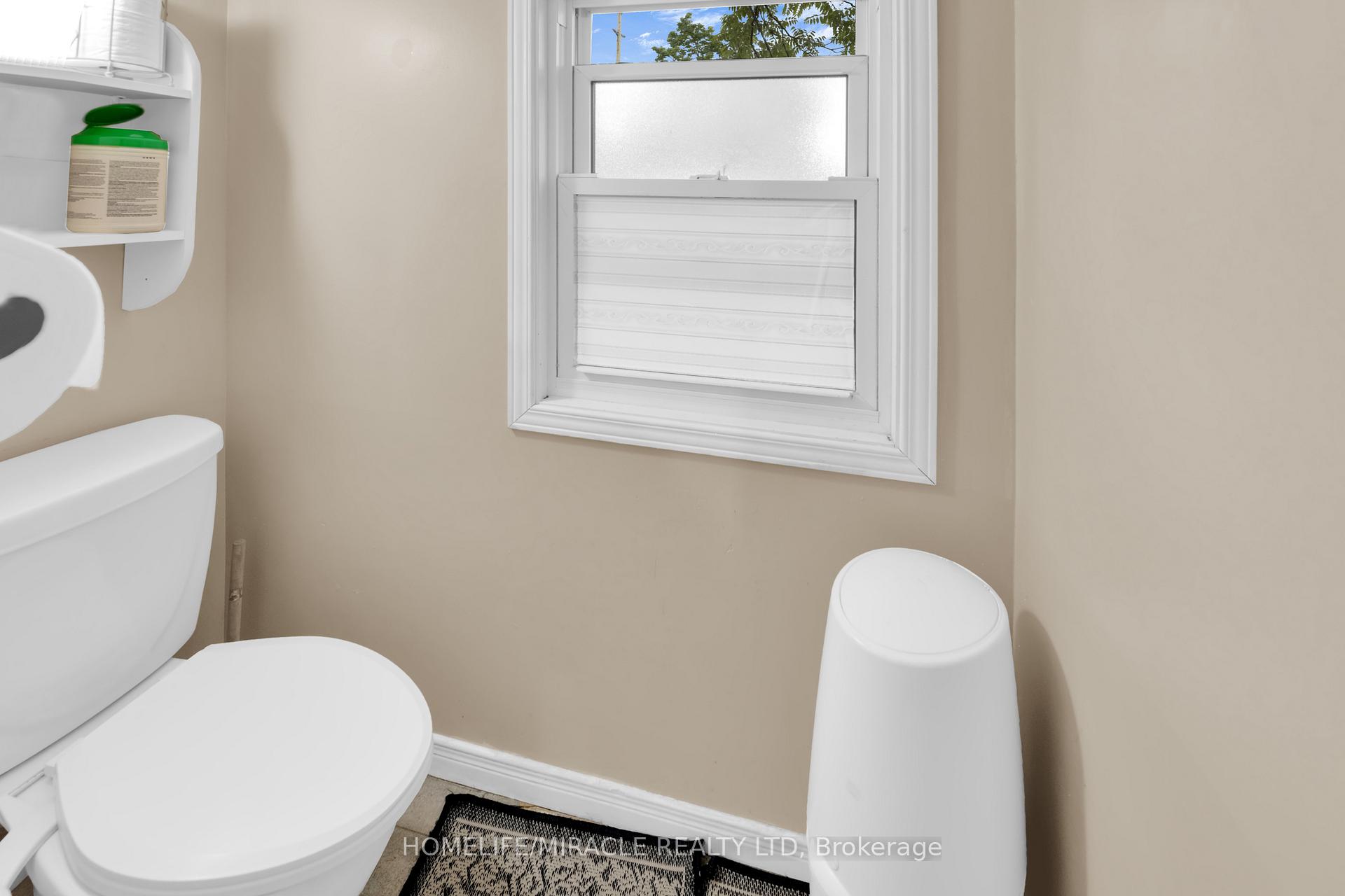 Photo 17 of 908 Windsor Avenue, Windsor, Downtown Windsor — HOMEH