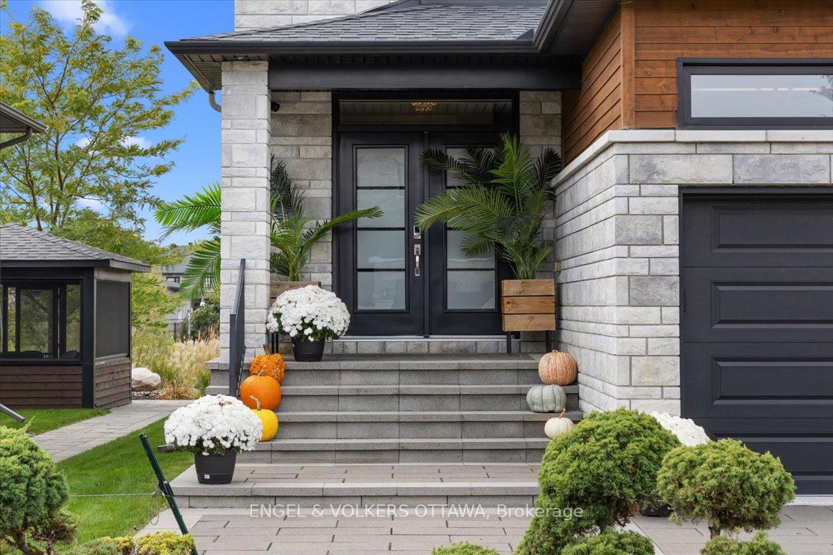 Photo 2 of 348 St-Tropez Street, Russell, Embrun — HOMEH