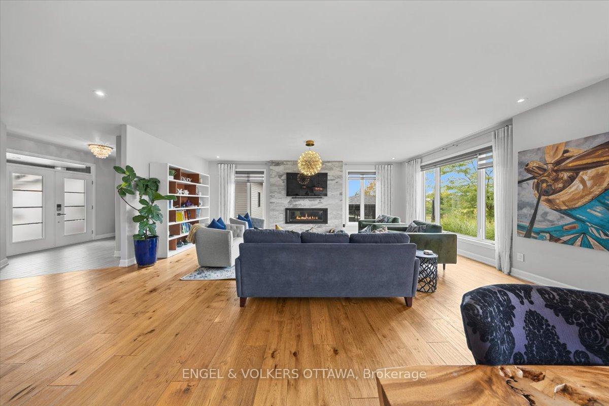 Photo 4 of 348 St-Tropez Street, Russell, Embrun — HOMEH