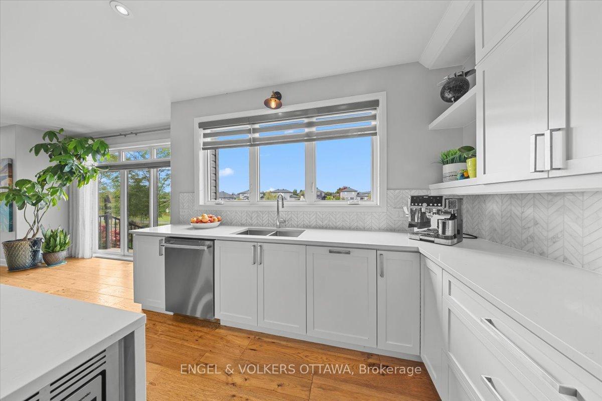 Photo 13 of 348 St-Tropez Street, Russell, Embrun — HOMEH