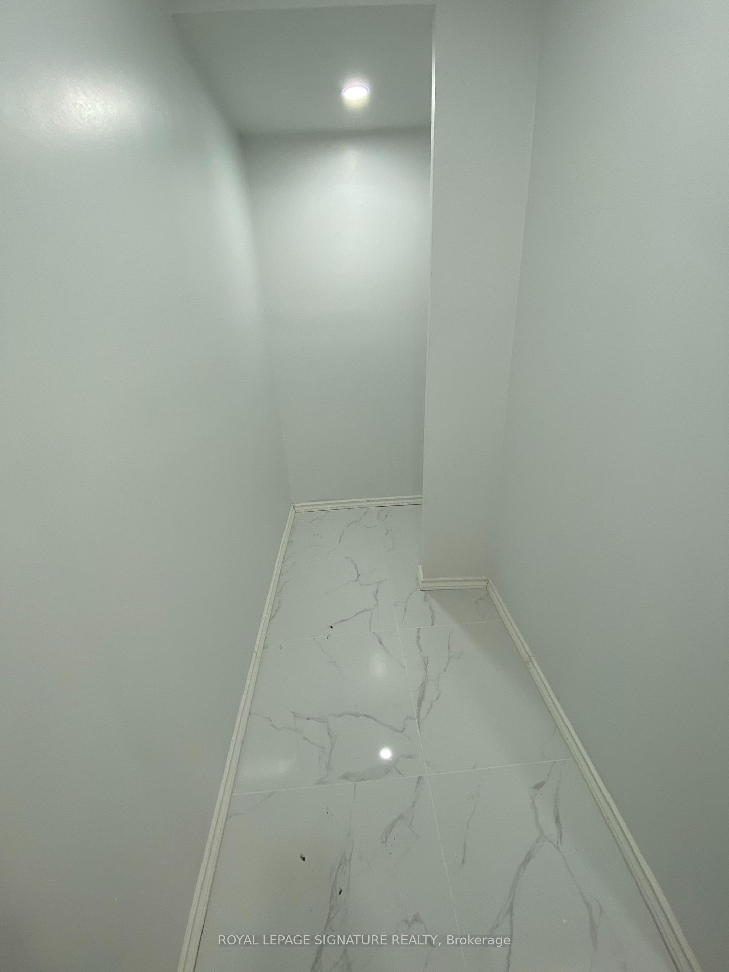 Photo 4 of Unit Lower Level, 123 Mildenhall Place, Whitby, Brooklin — HOMEH