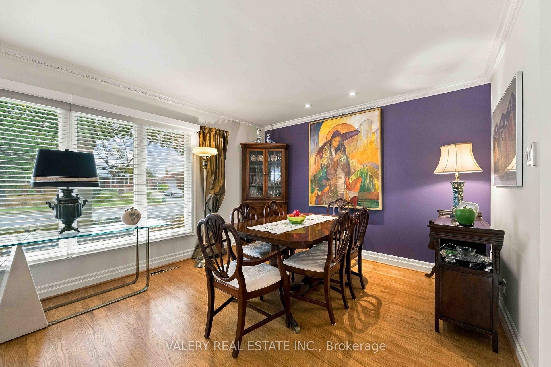 Photo 7 of 305 Renforth Drive, Etobicoke, Etobicoke West Mall — HOMEH