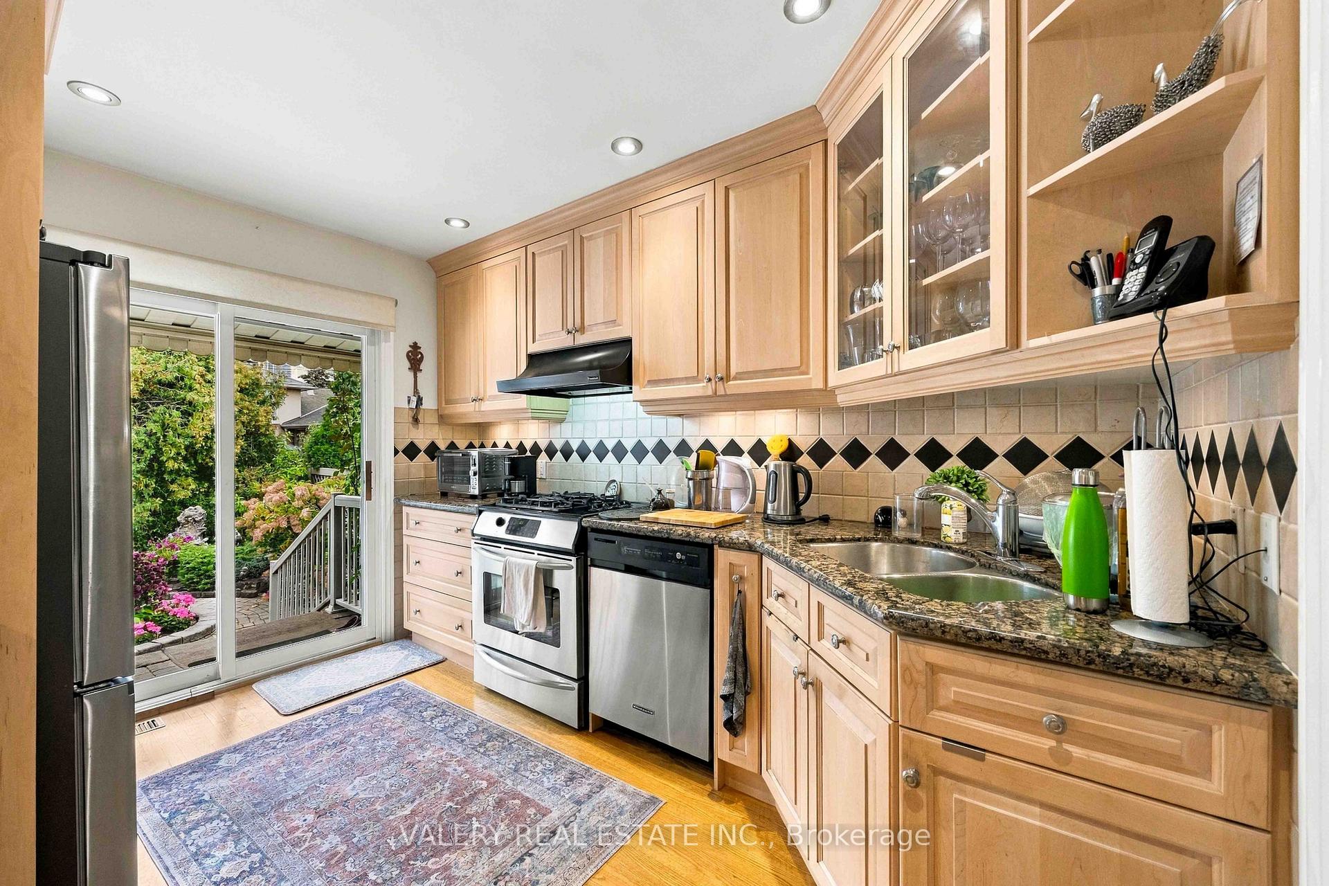 Photo 12 of 305 Renforth Drive, Etobicoke, Etobicoke West Mall — HOMEH